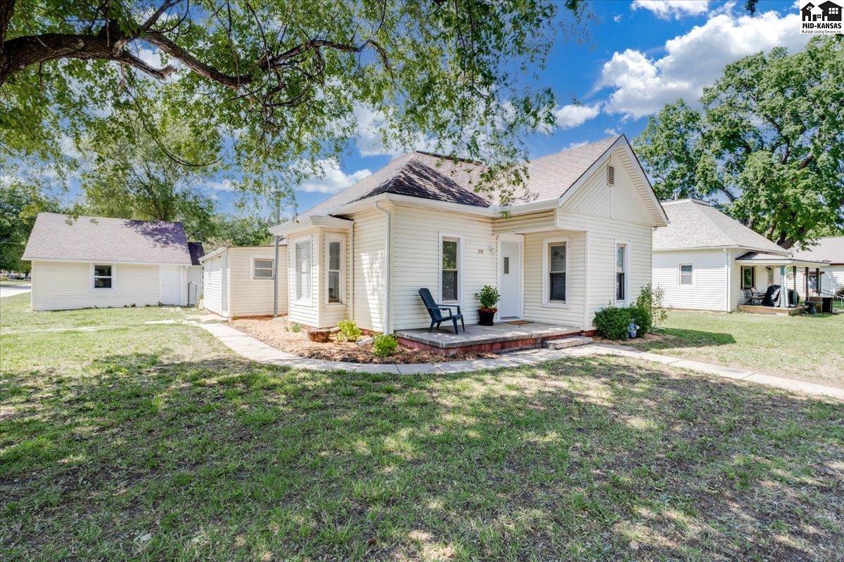 213 N Sedgwick Avenue Haven KS 67543