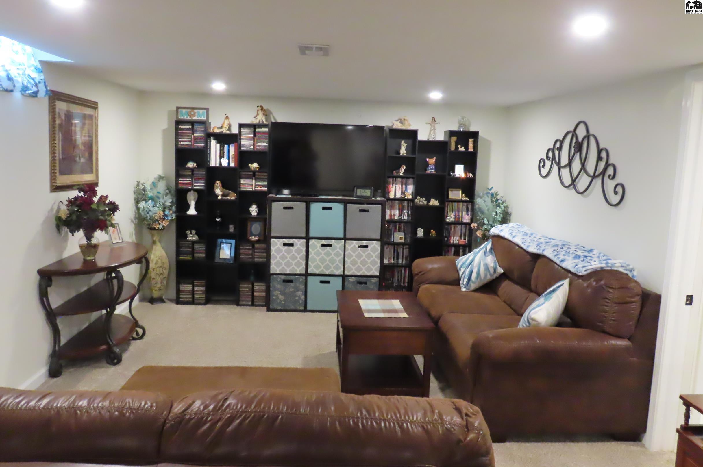 1510 Linda Lane Hutchinson KS 67502