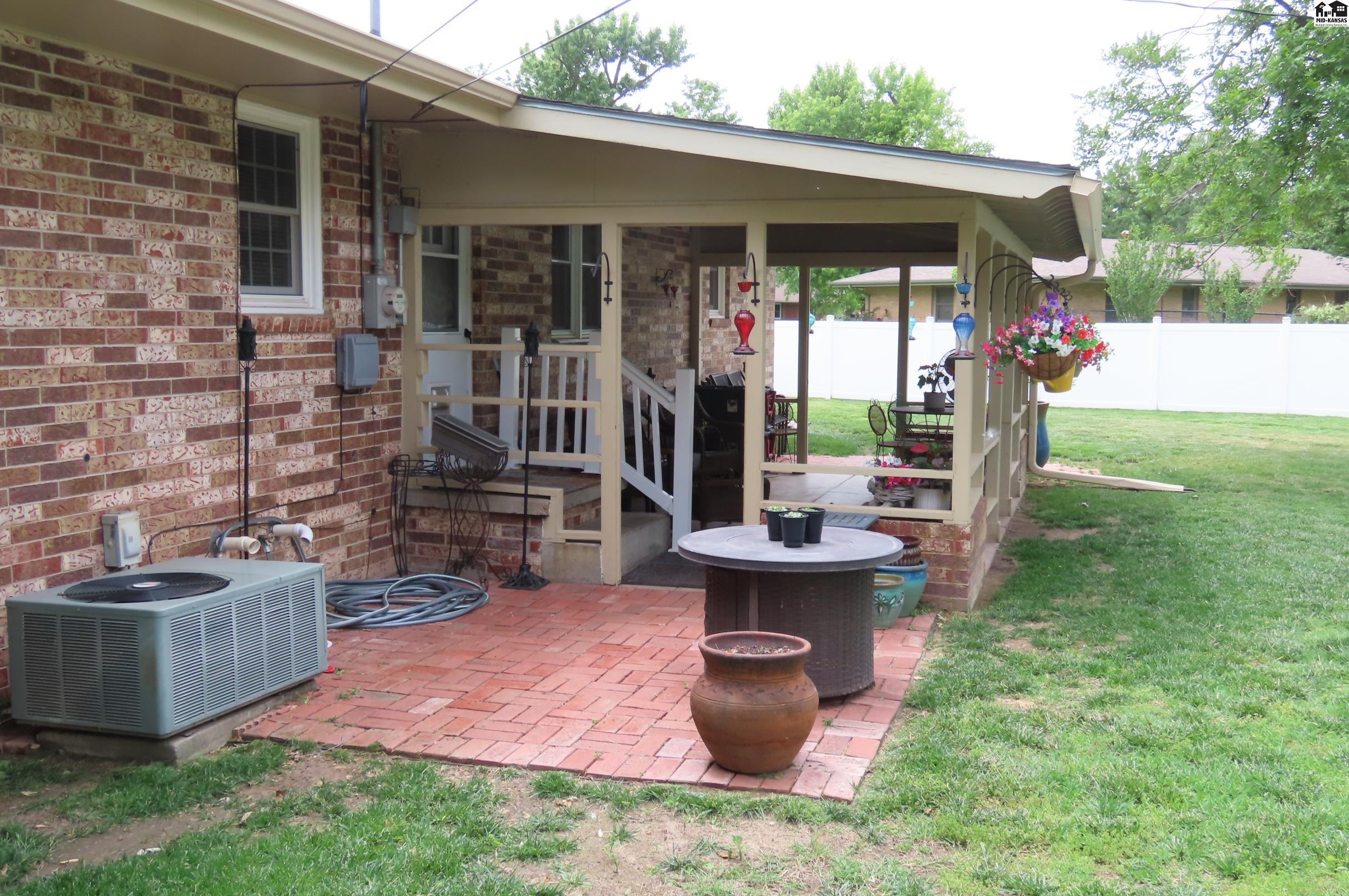 1510 Linda Lane Hutchinson KS 67502