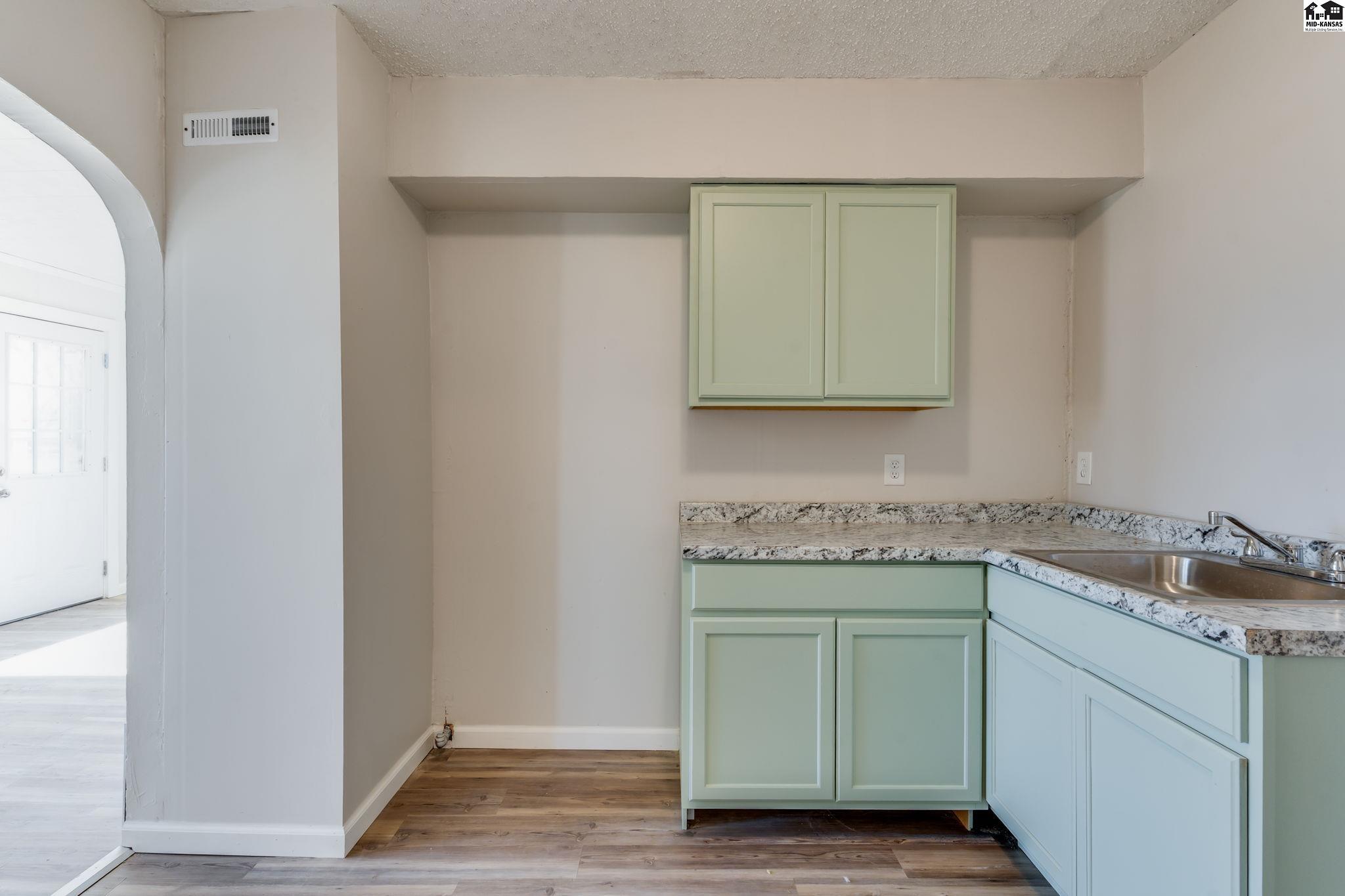 1319 N Arthur Street Hutchinson KS 67501