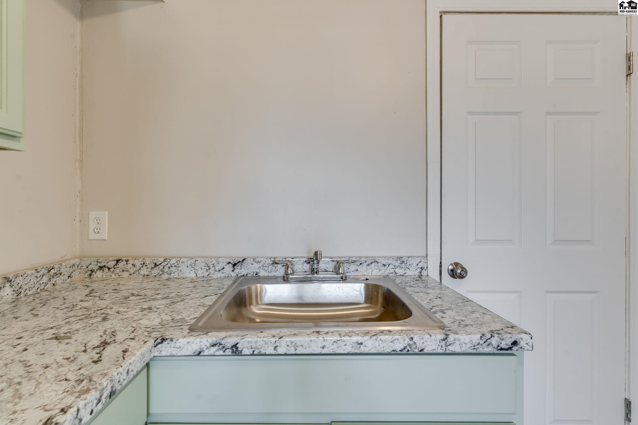 1319 N Arthur Street Hutchinson KS 67501