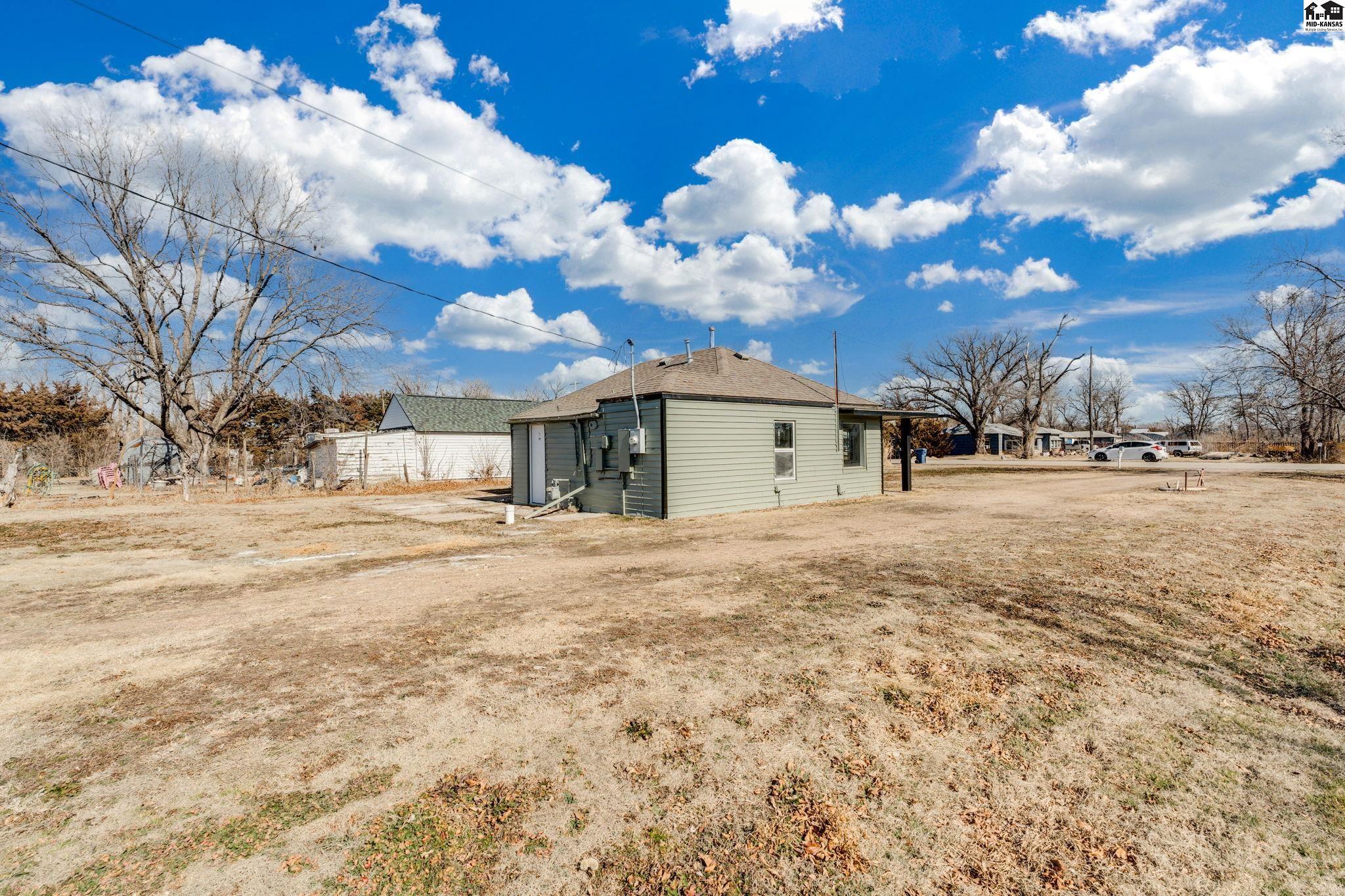 1319 N Arthur Street Hutchinson KS 67501