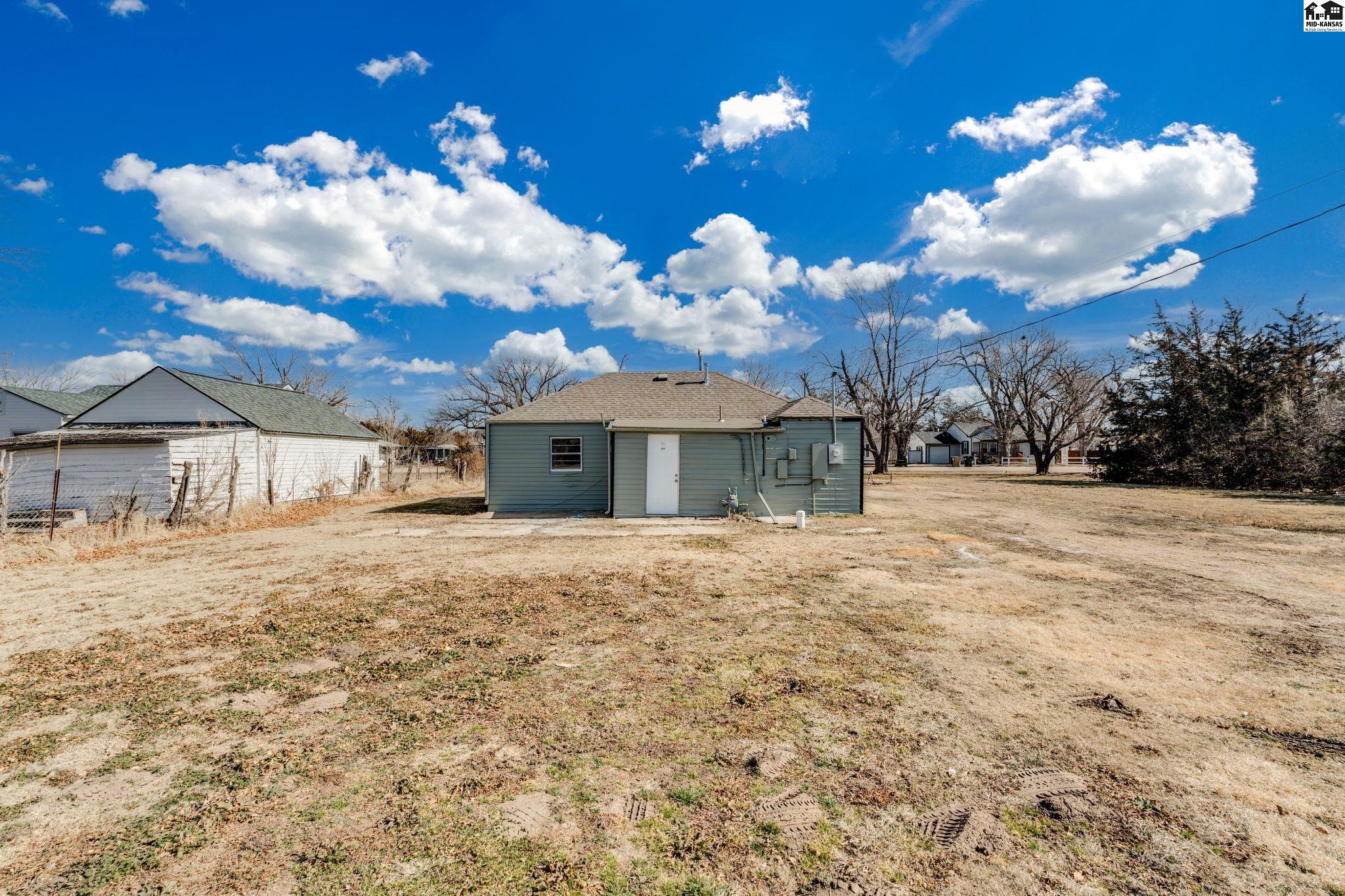 1319 N Arthur Street Hutchinson KS 67501