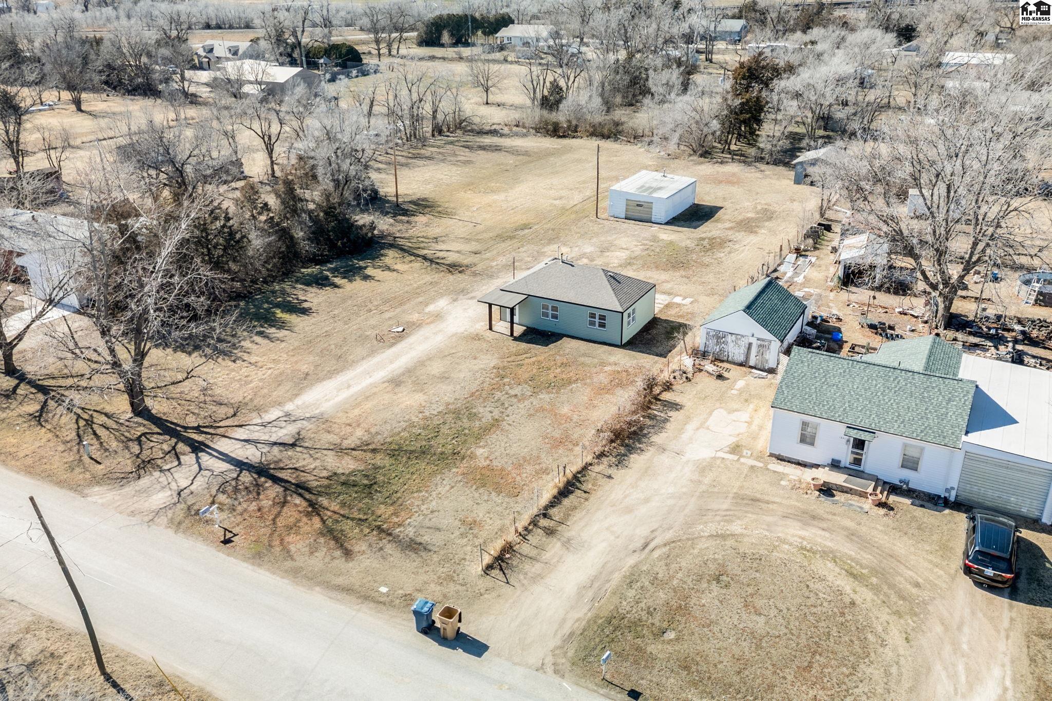 1319 N Arthur Street Hutchinson KS 67501