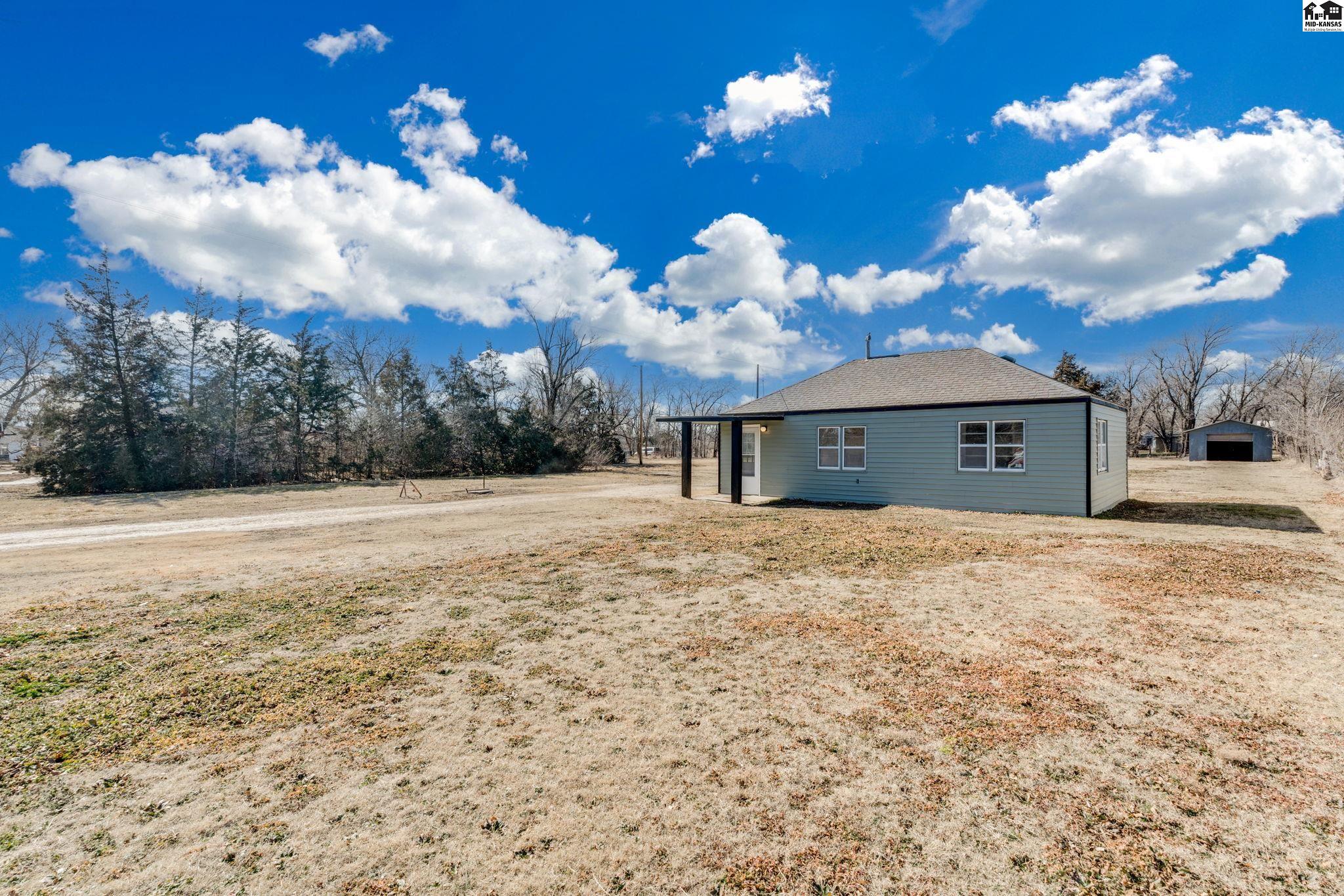 1319 N Arthur Street Hutchinson KS 67501