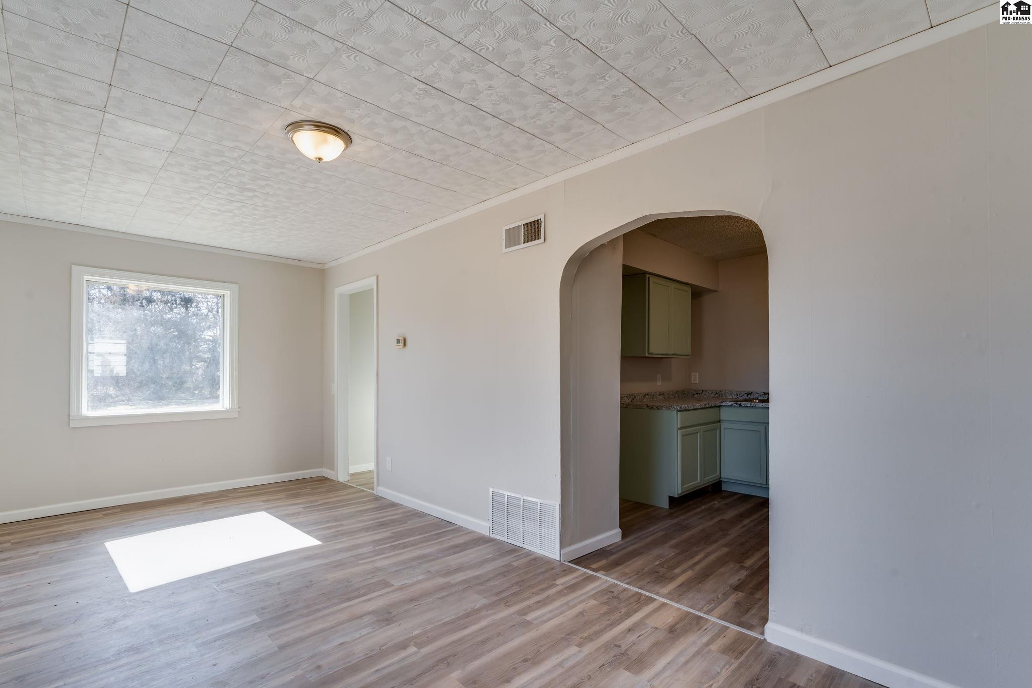 1319 N Arthur Street Hutchinson KS 67501