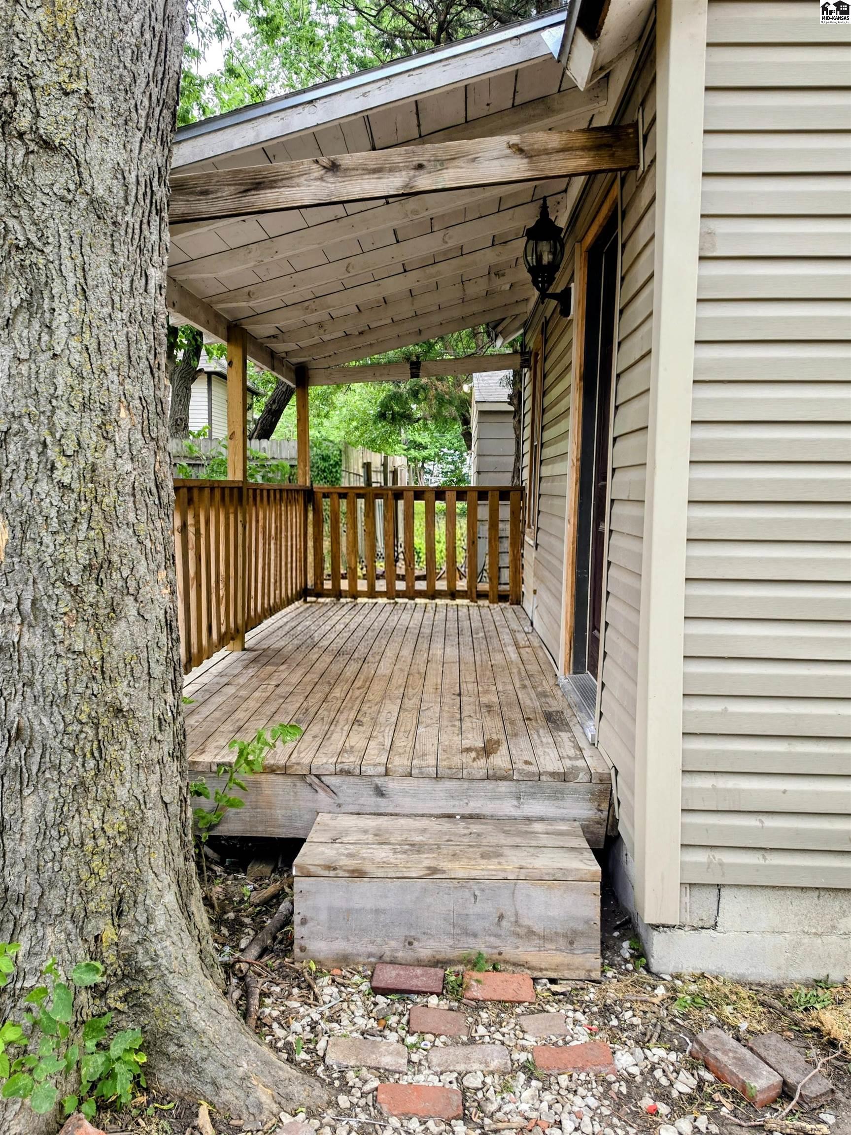 318 1/2 E 5th Avenue Hutchinson KS 67501