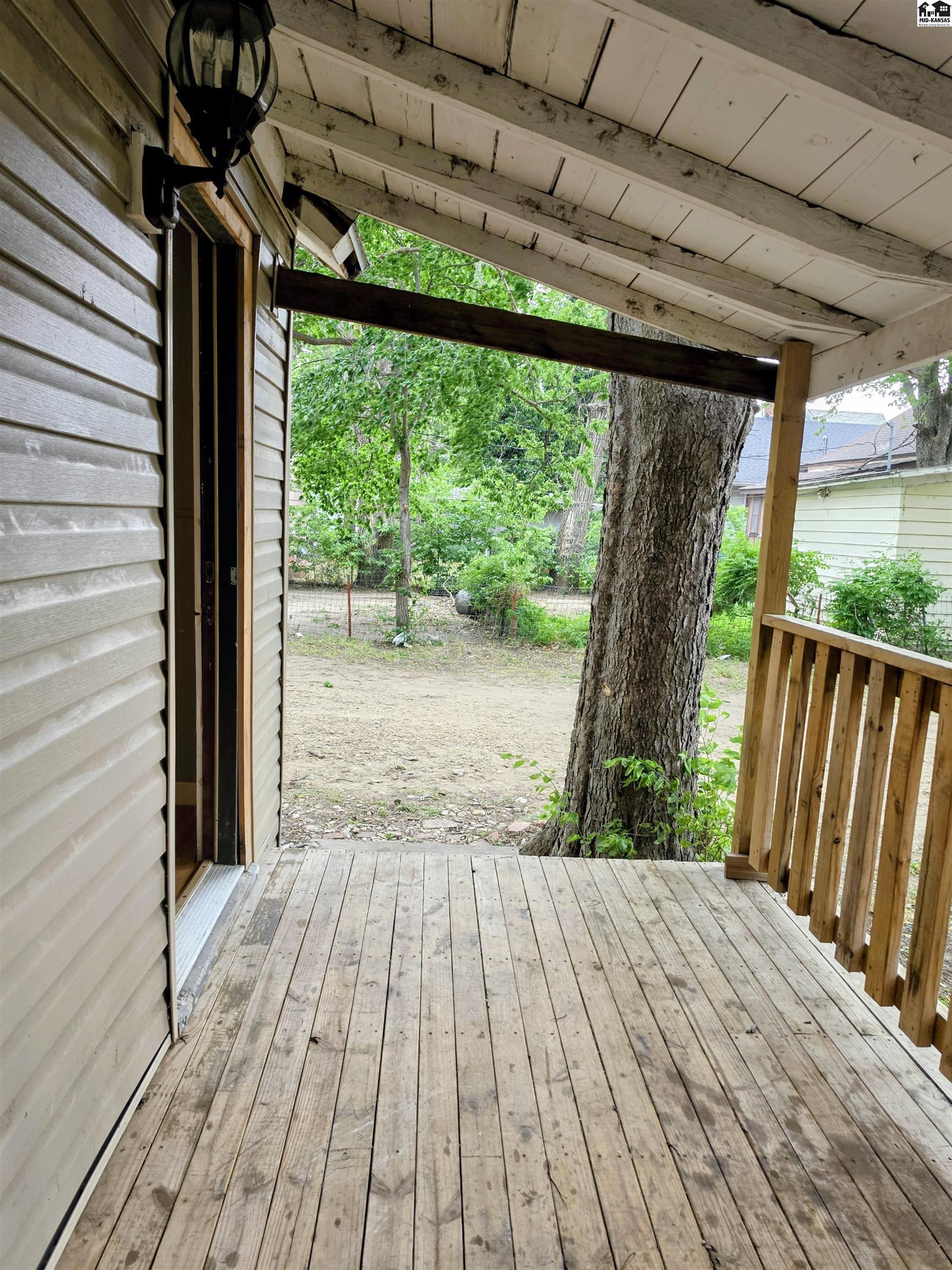 318 1/2 E 5th Avenue Hutchinson KS 67501