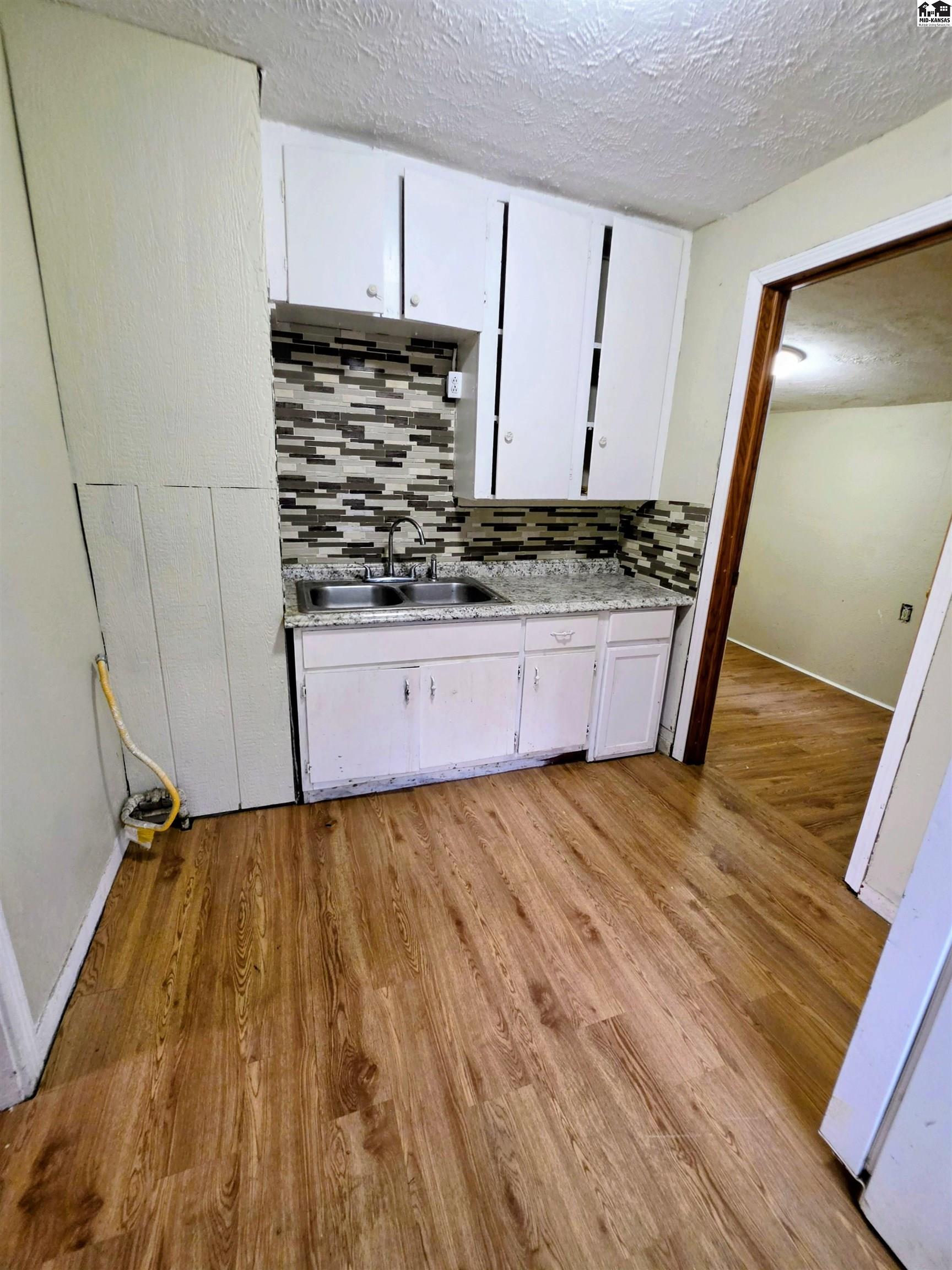 318 1/2 E 5th Avenue Hutchinson KS 67501