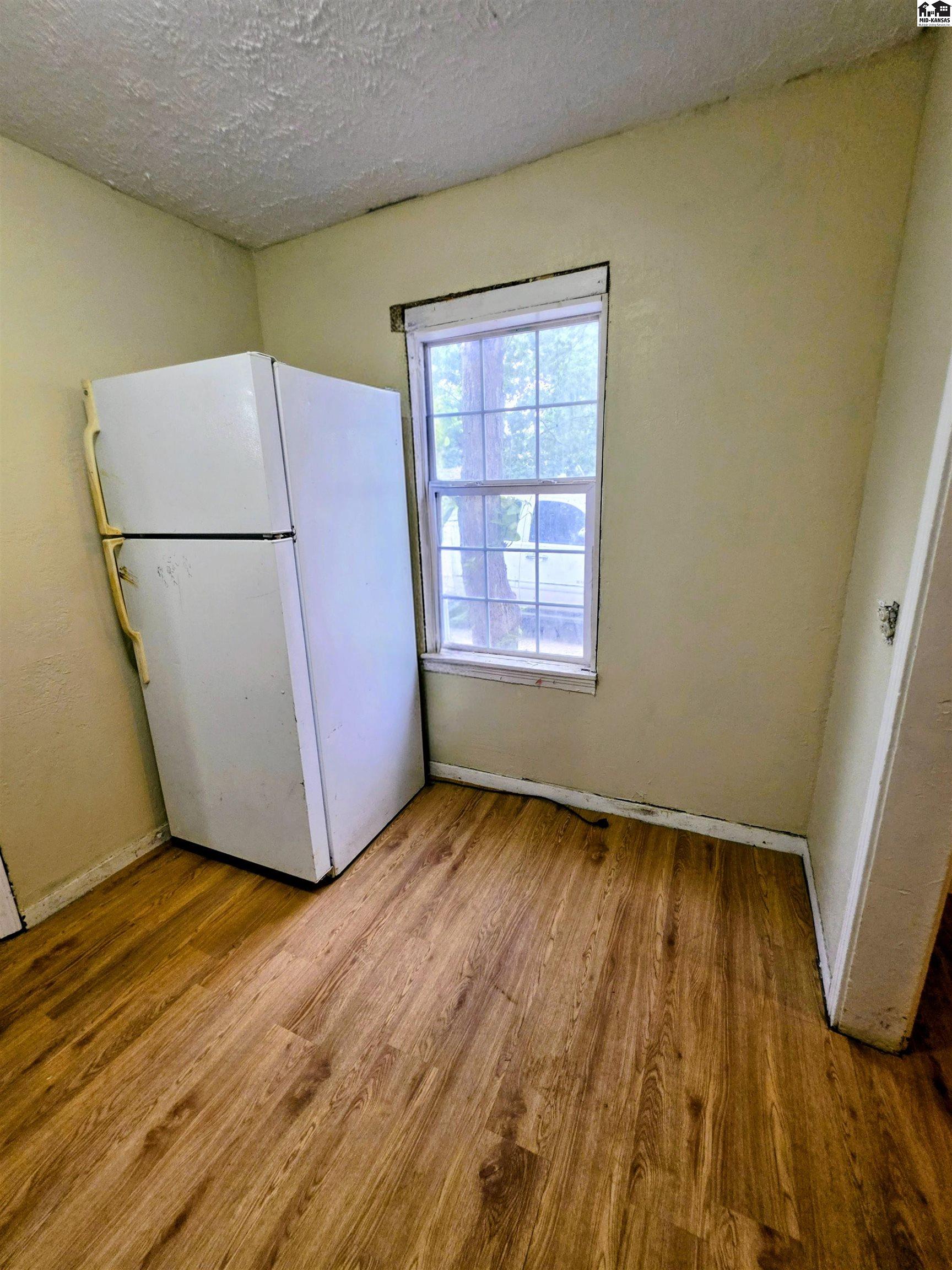 318 1/2 E 5th Avenue Hutchinson KS 67501