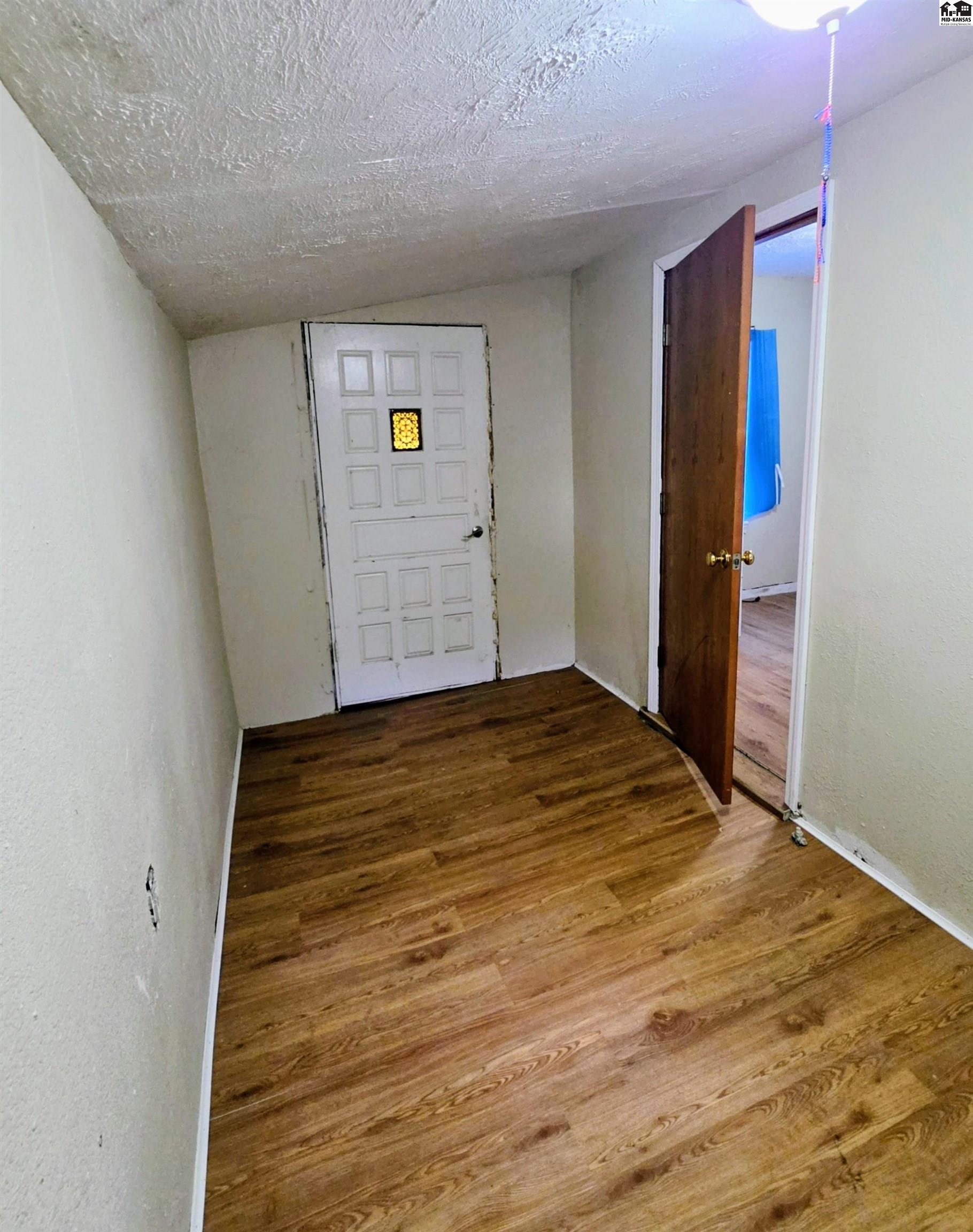 318 1/2 E 5th Avenue Hutchinson KS 67501