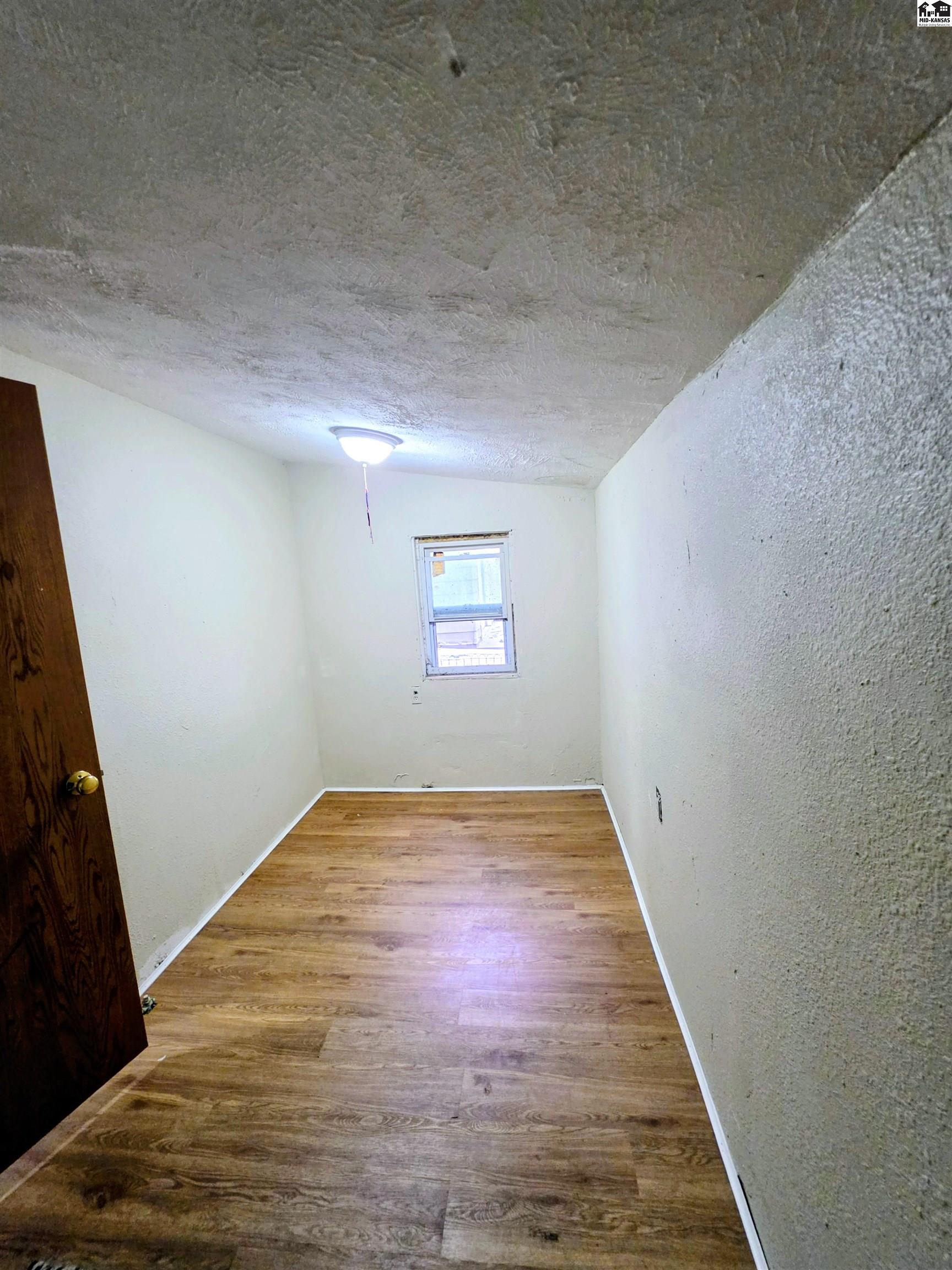 318 1/2 E 5th Avenue Hutchinson KS 67501