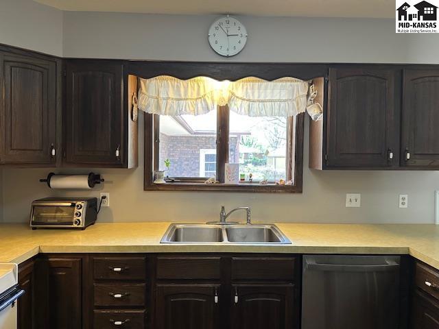811 Foothill Drive Hutchinson KS 67502