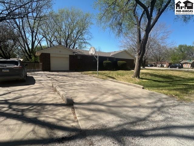 811 Foothill Drive Hutchinson KS 67502
