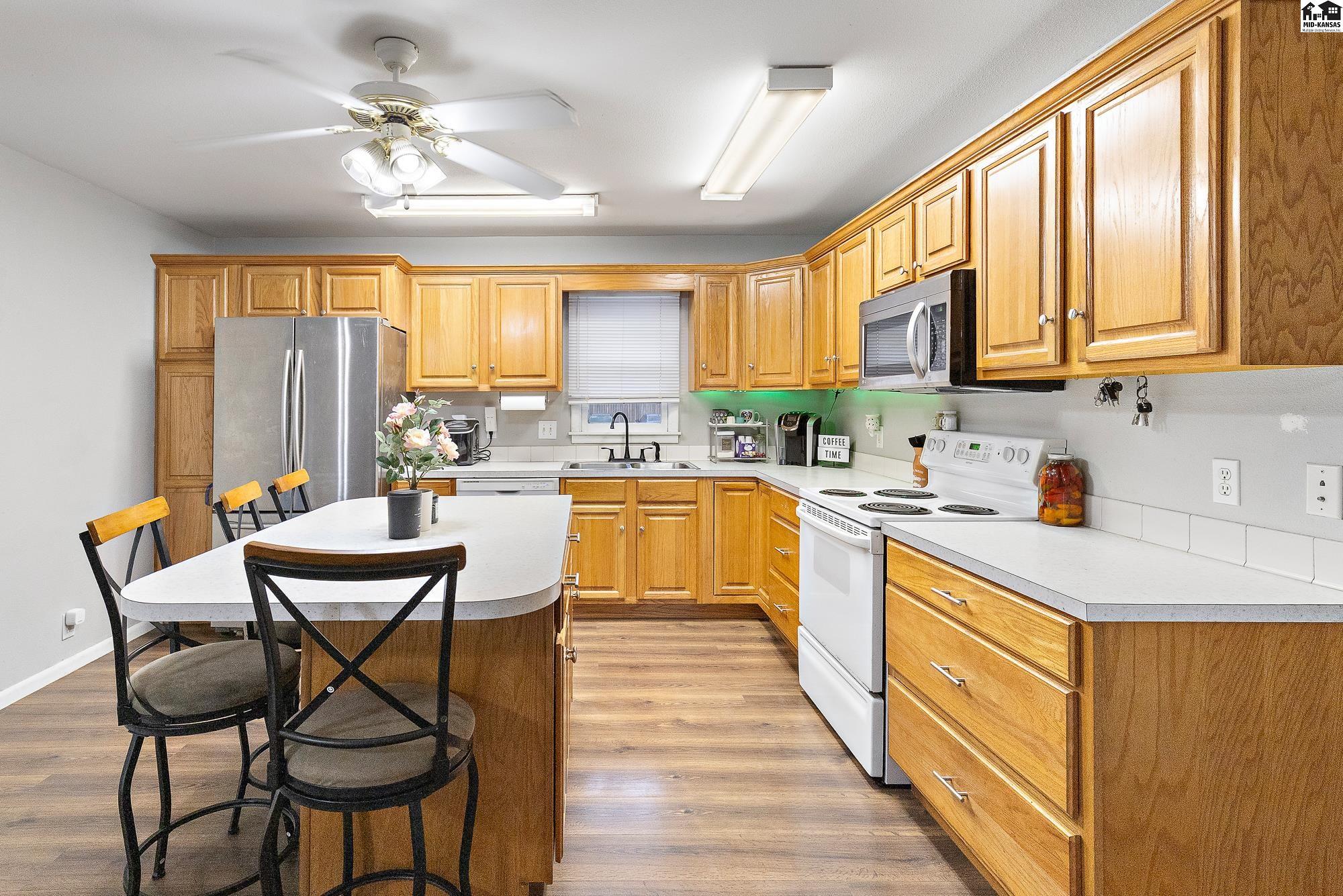 910 E 11th Avenue Hutchinson KS 67501