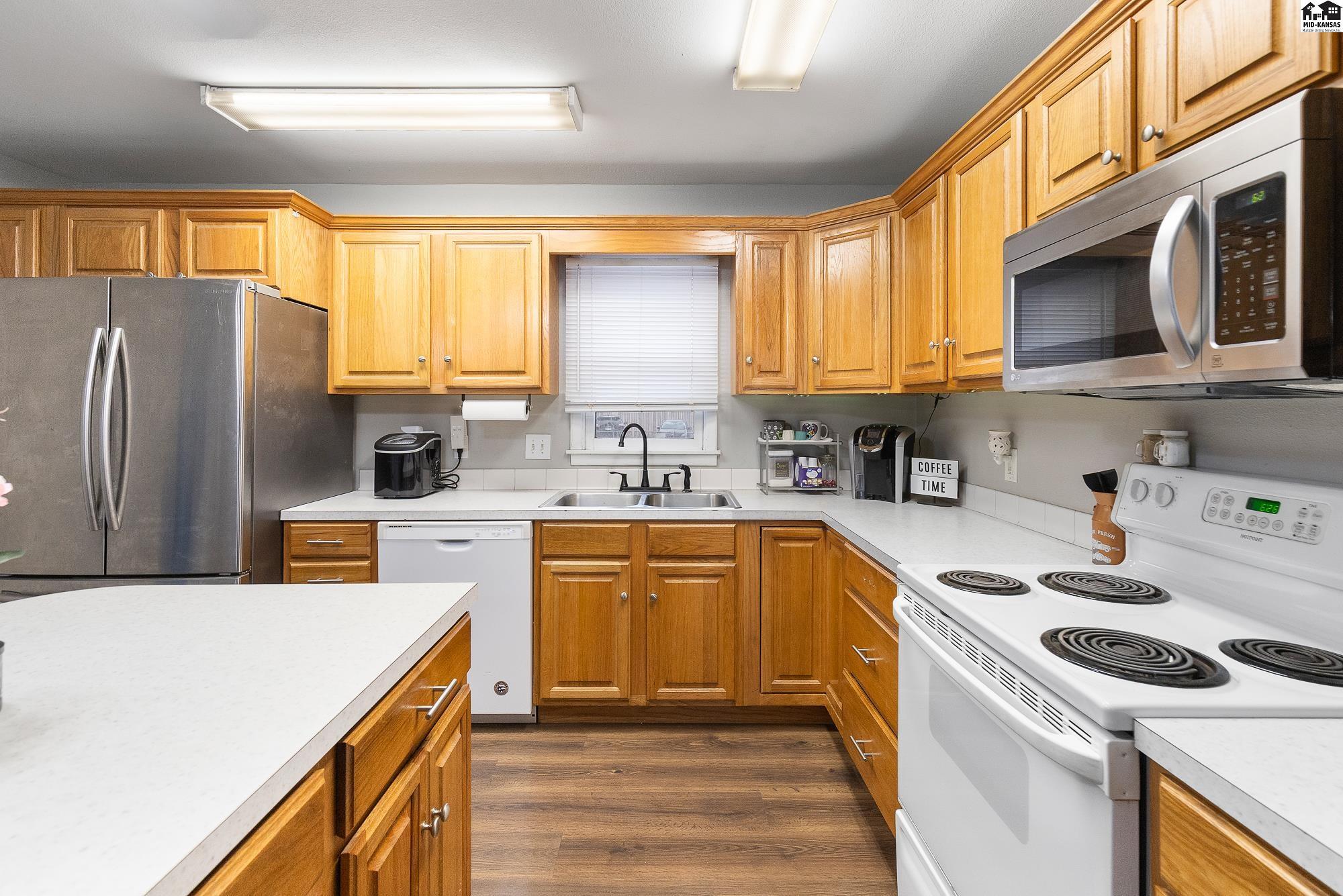 910 E 11th Avenue Hutchinson KS 67501