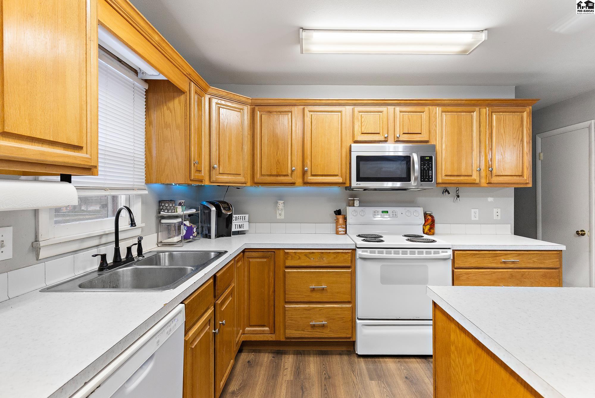 910 E 11th Avenue Hutchinson KS 67501