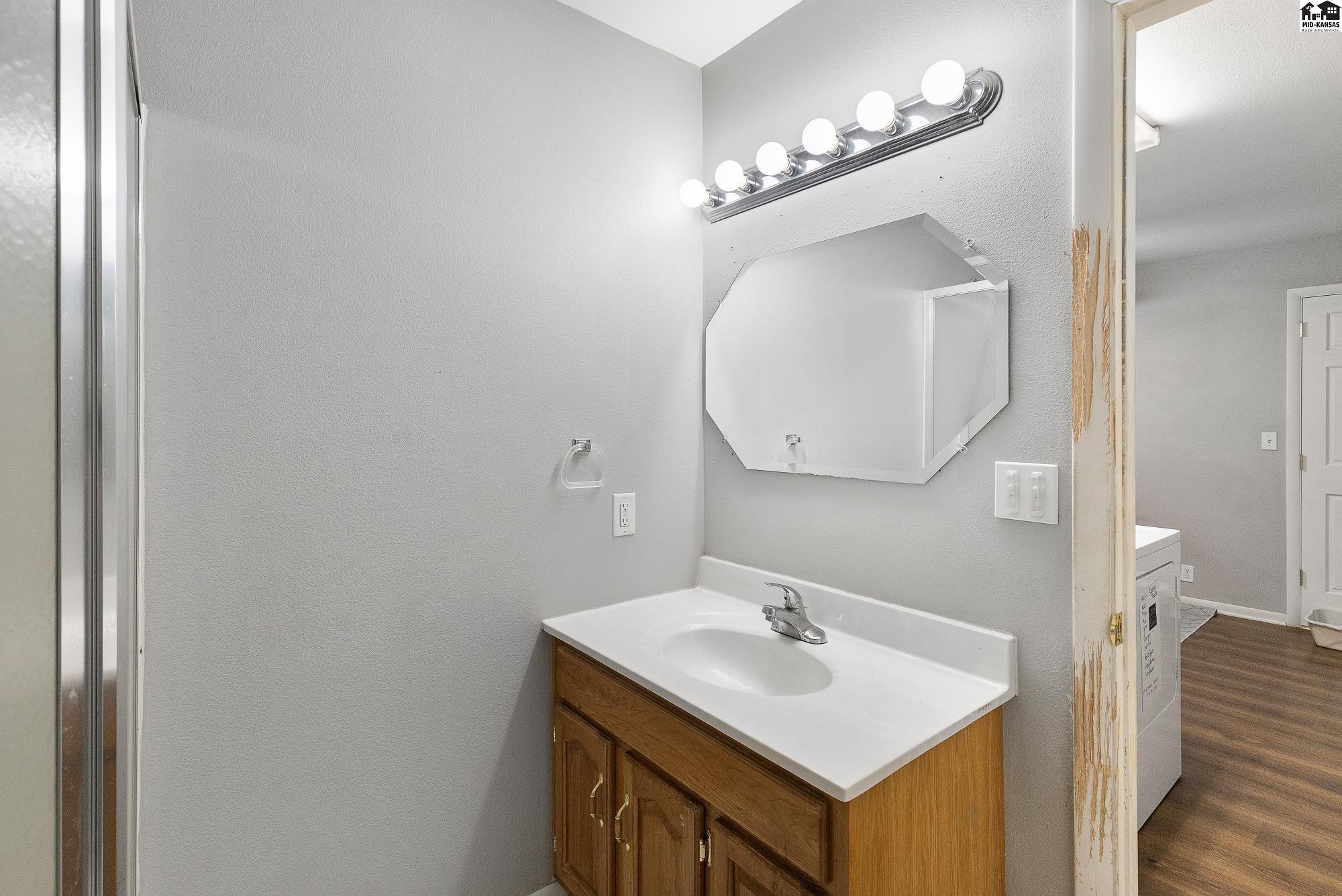 910 E 11th Avenue Hutchinson KS 67501