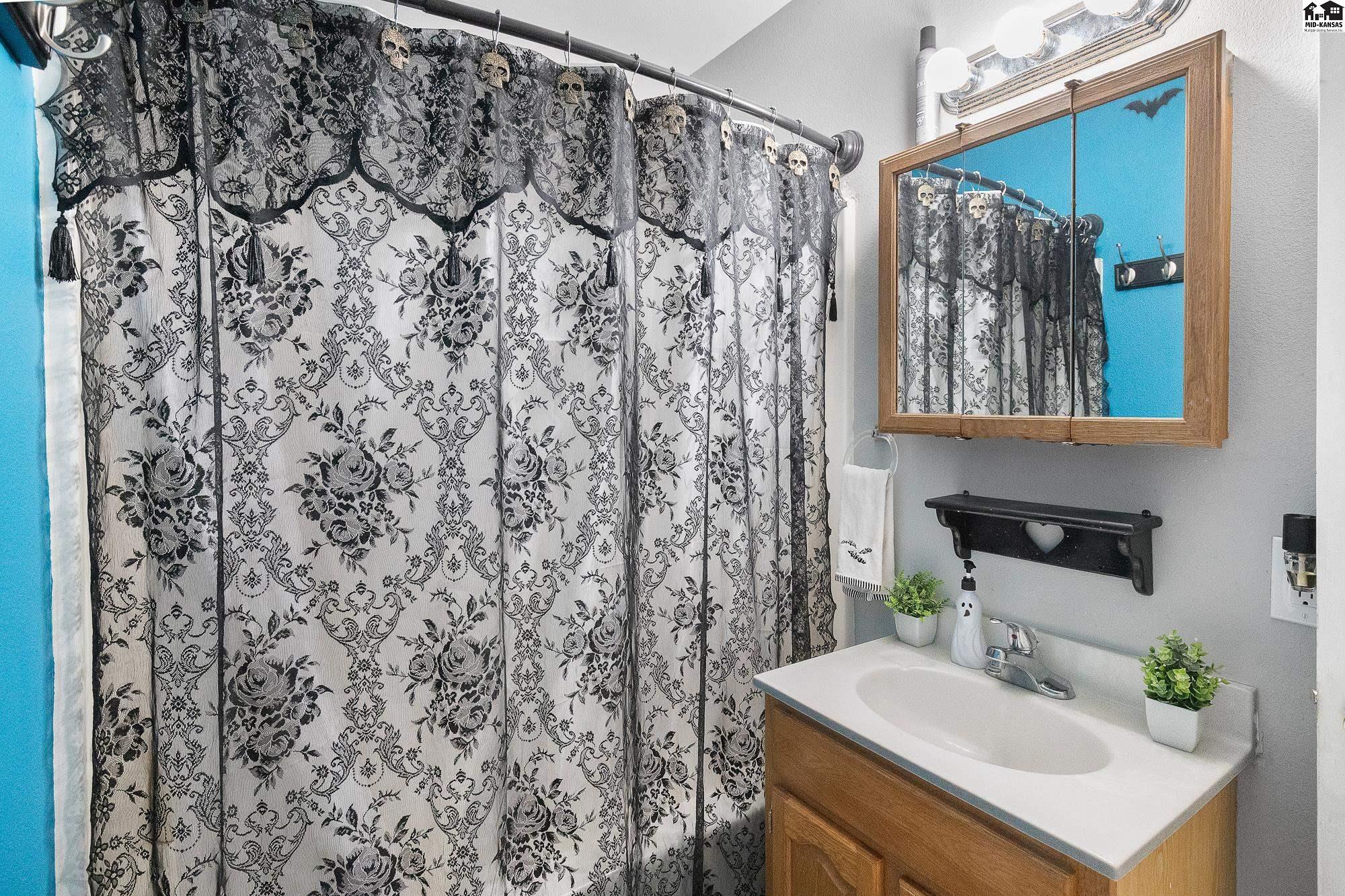 910 E 11th Avenue Hutchinson KS 67501