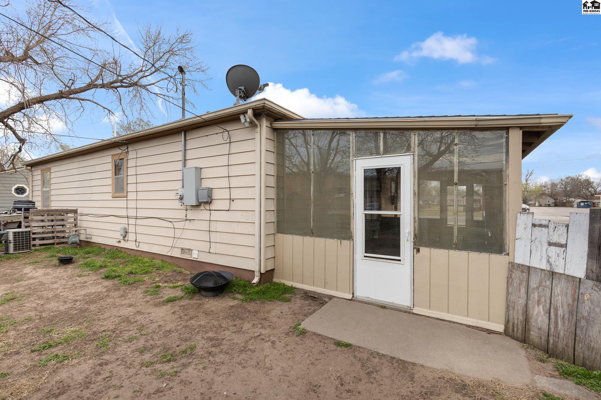 910 E 11th Avenue Hutchinson KS 67501