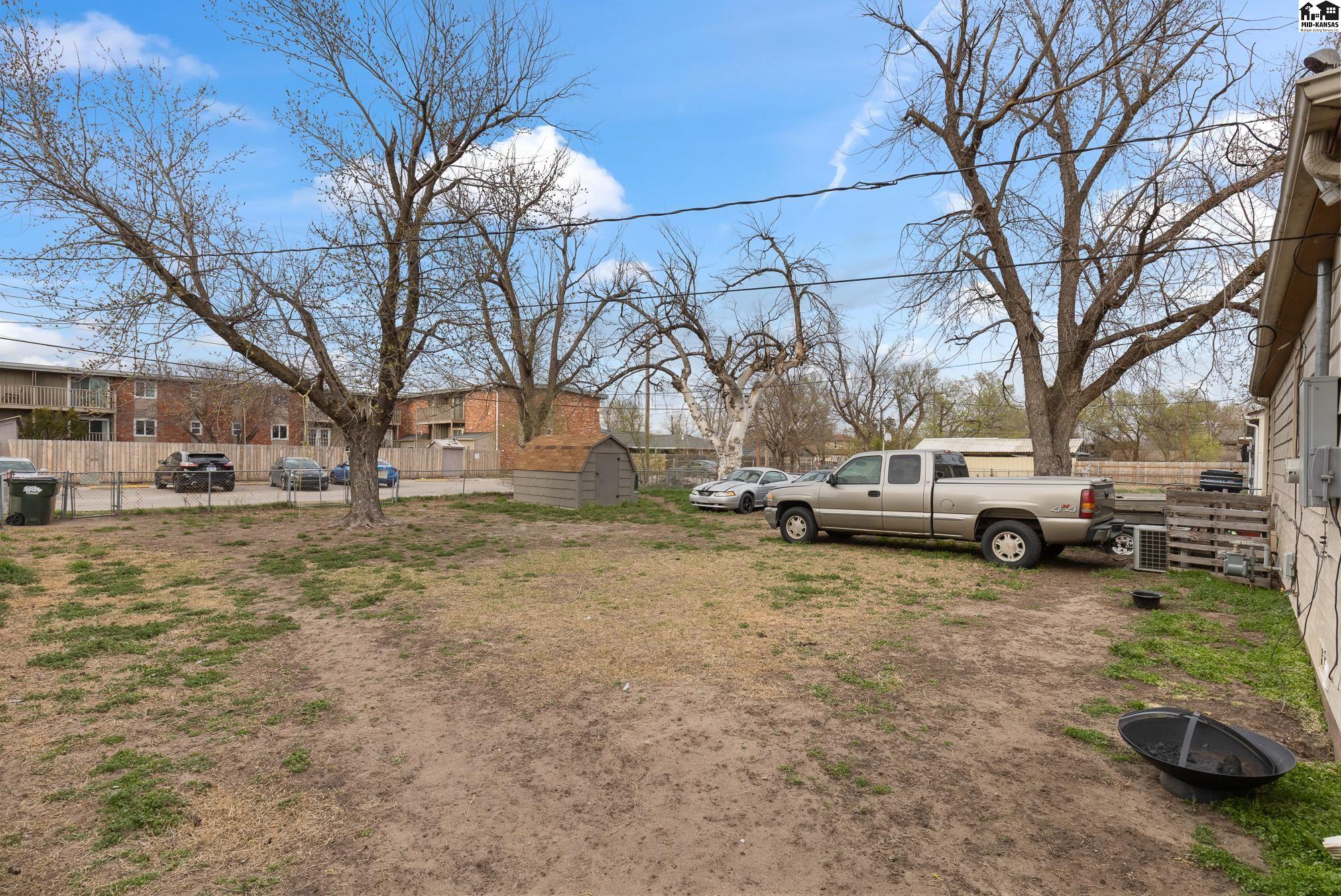 910 E 11th Avenue Hutchinson KS 67501