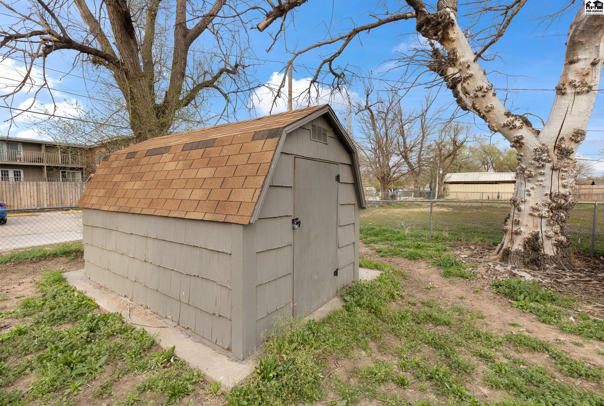 910 E 11th Avenue Hutchinson KS 67501