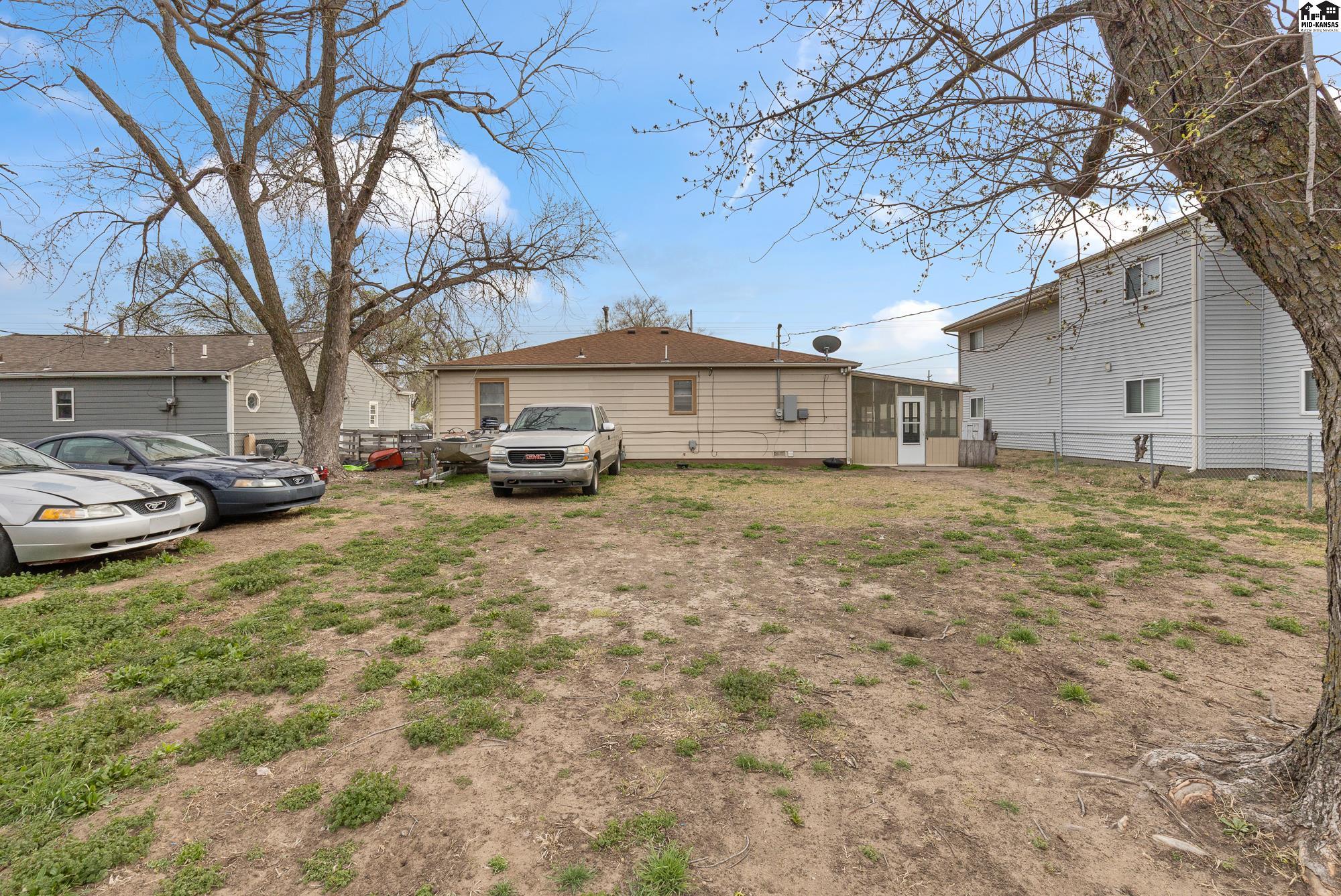 910 E 11th Avenue Hutchinson KS 67501