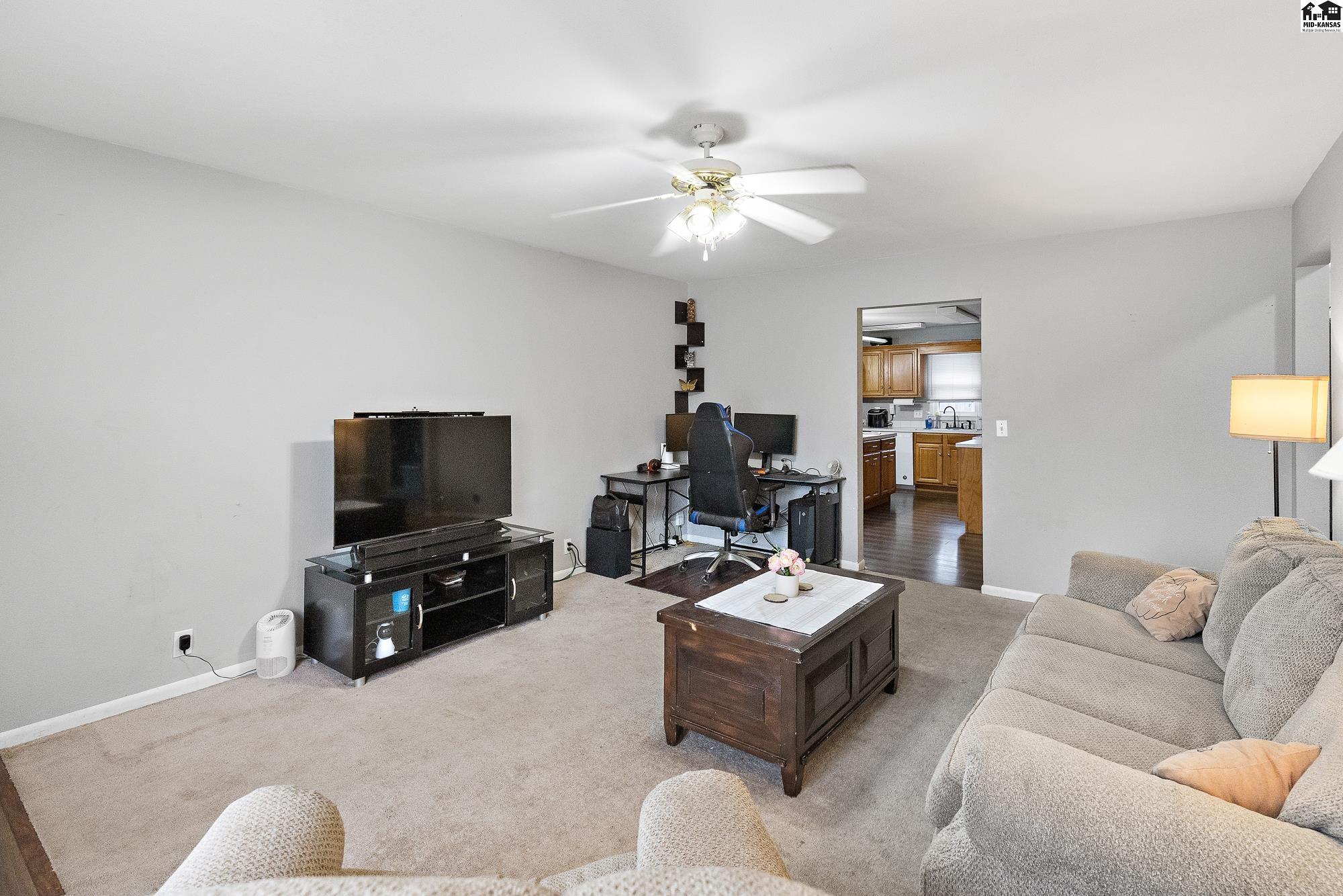 910 E 11th Avenue Hutchinson KS 67501