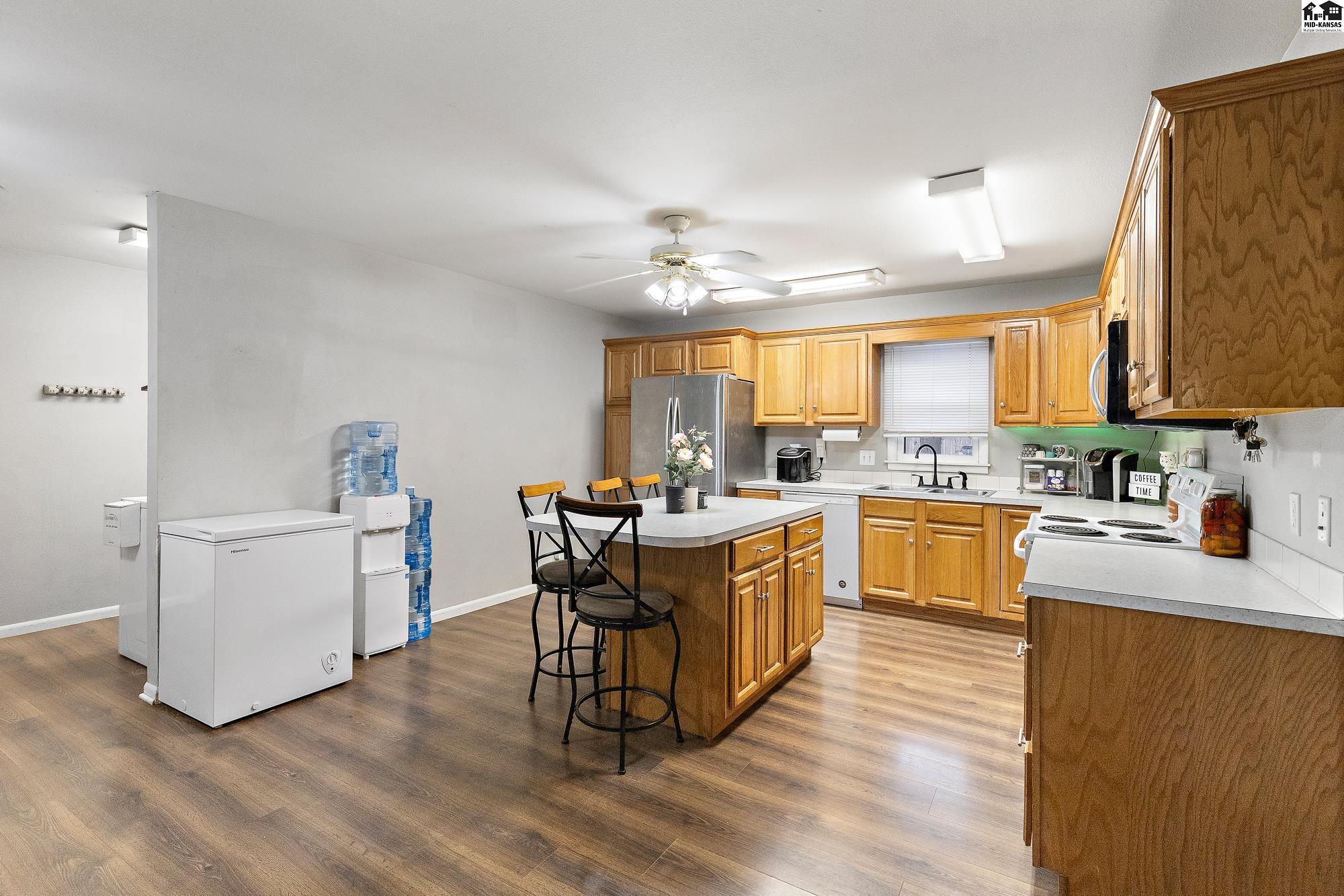 910 E 11th Avenue Hutchinson KS 67501