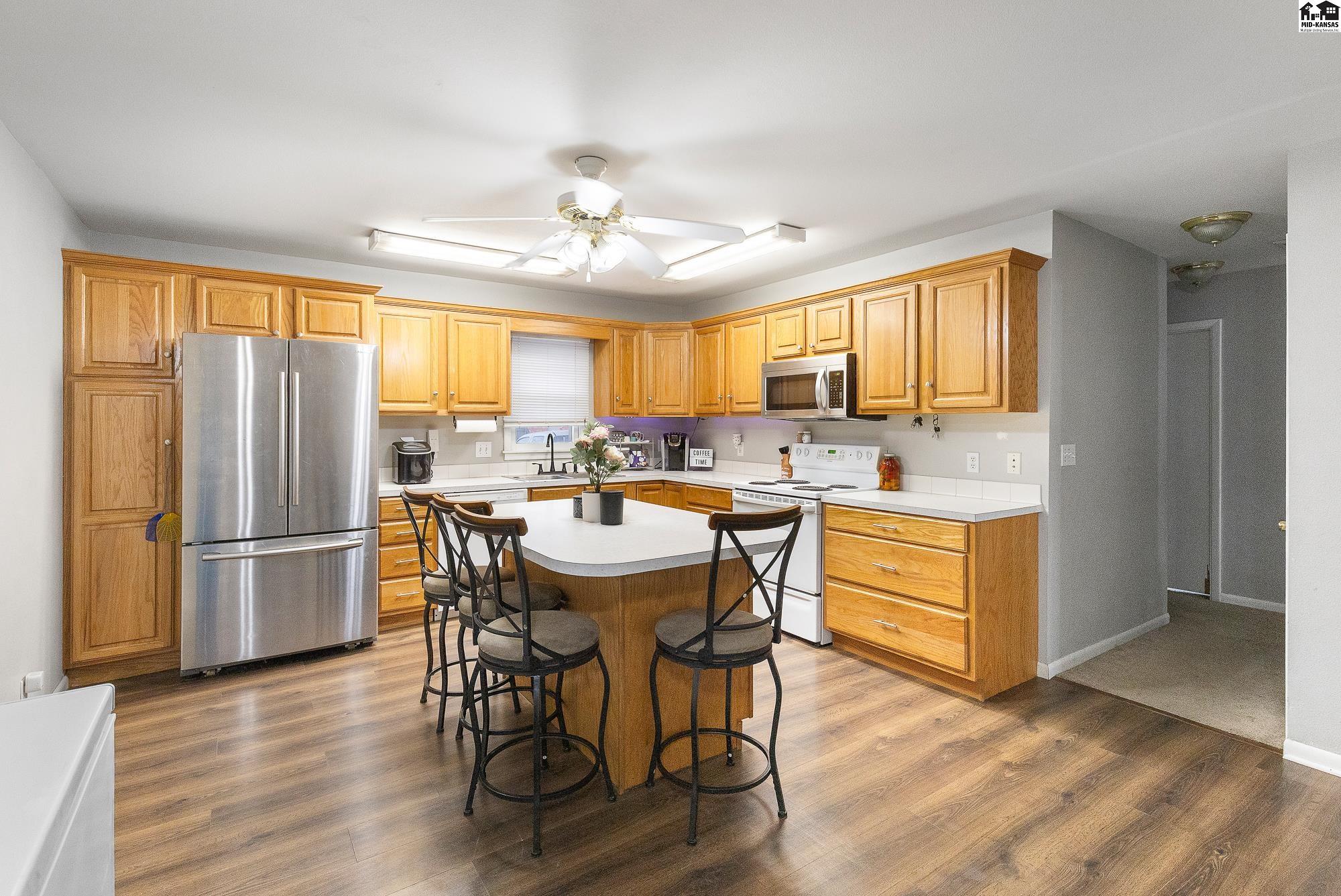 910 E 11th Avenue Hutchinson KS 67501