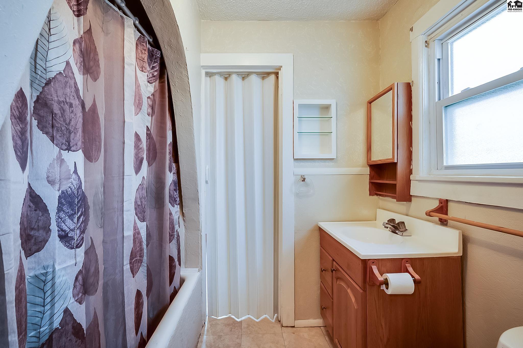 930 E 7th Avenue Hutchinson KS 67501