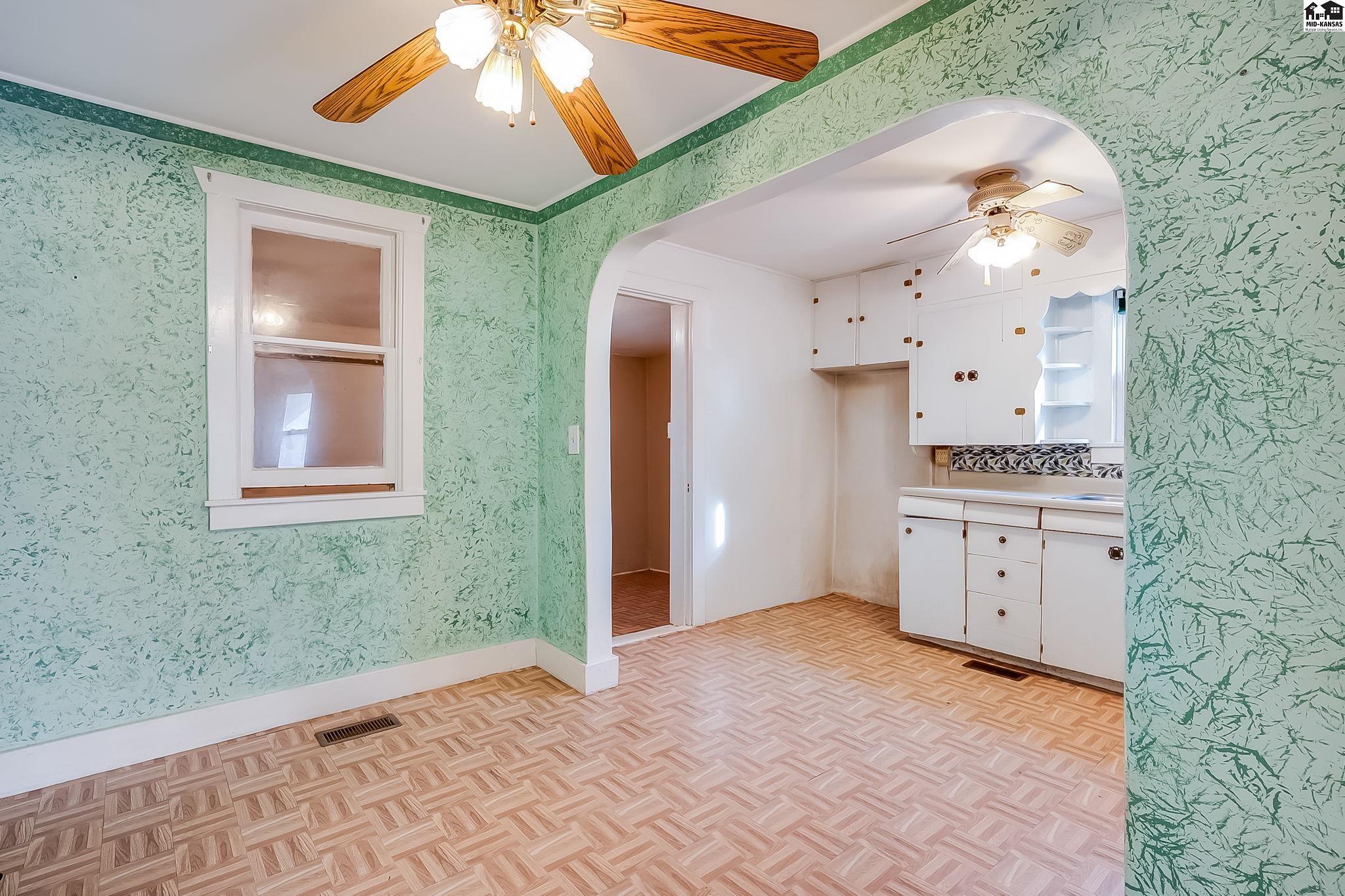 930 E 7th Avenue Hutchinson KS 67501