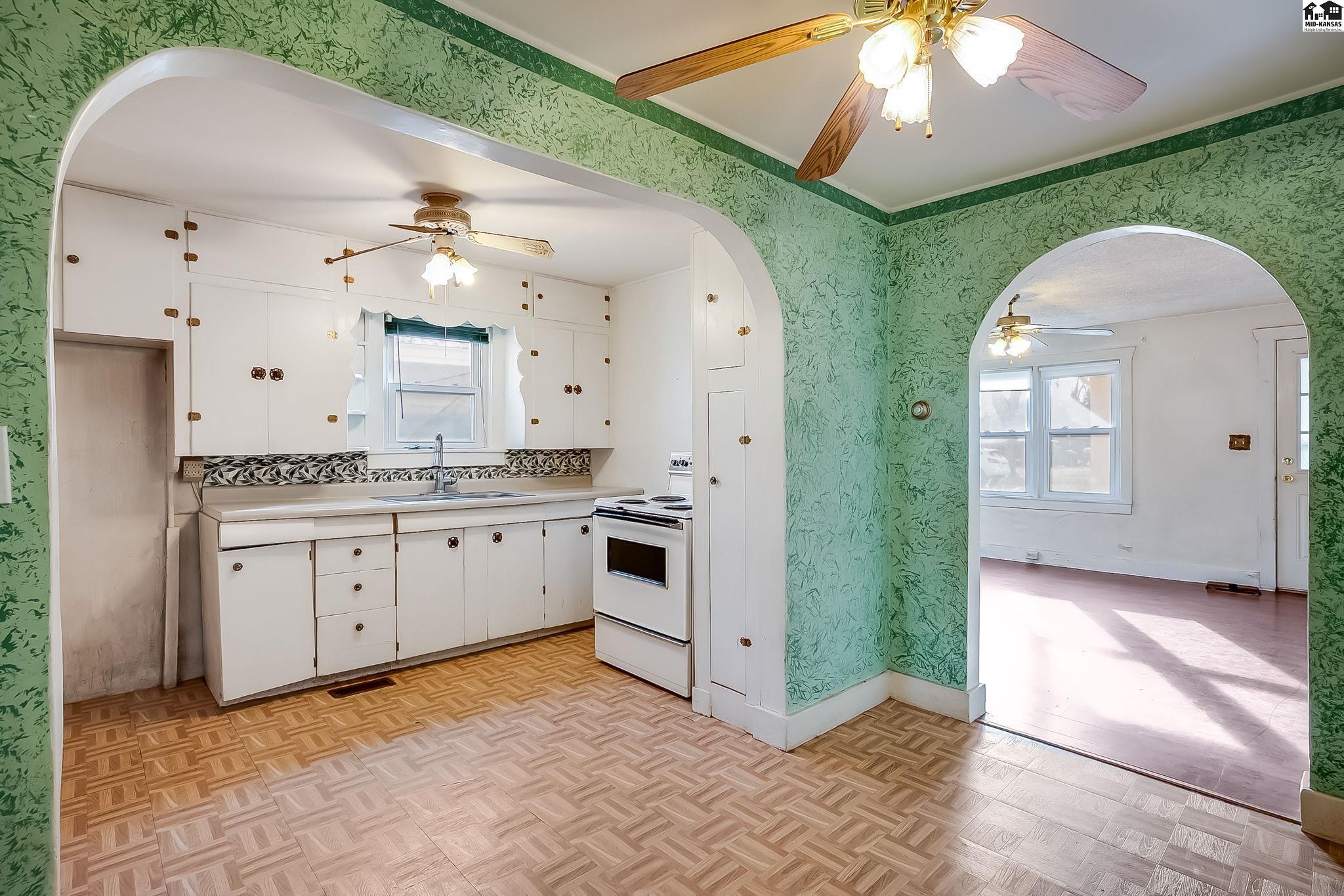 930 E 7th Avenue Hutchinson KS 67501