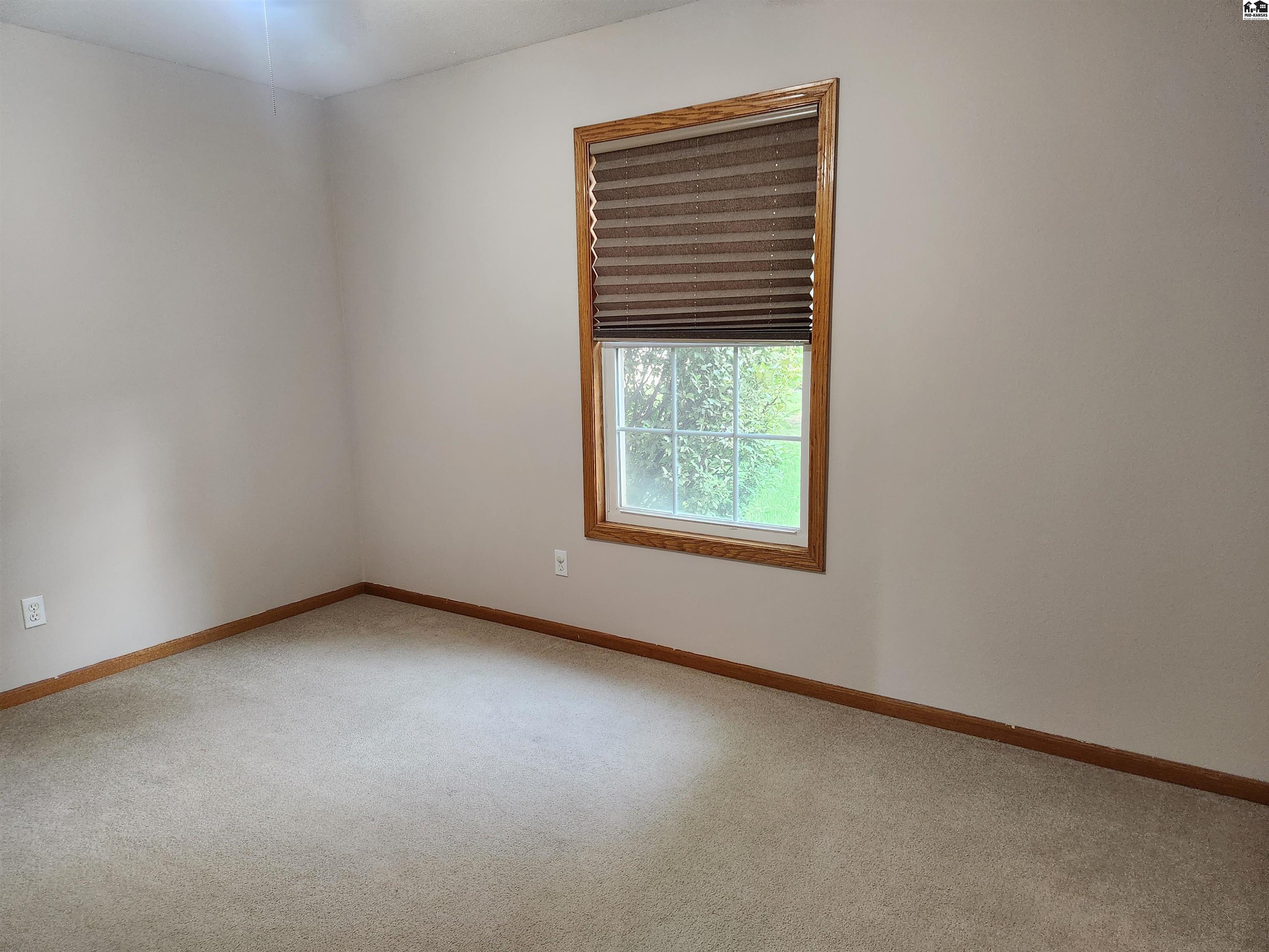1913 E 33rd Avenue Hutchinson KS 67502