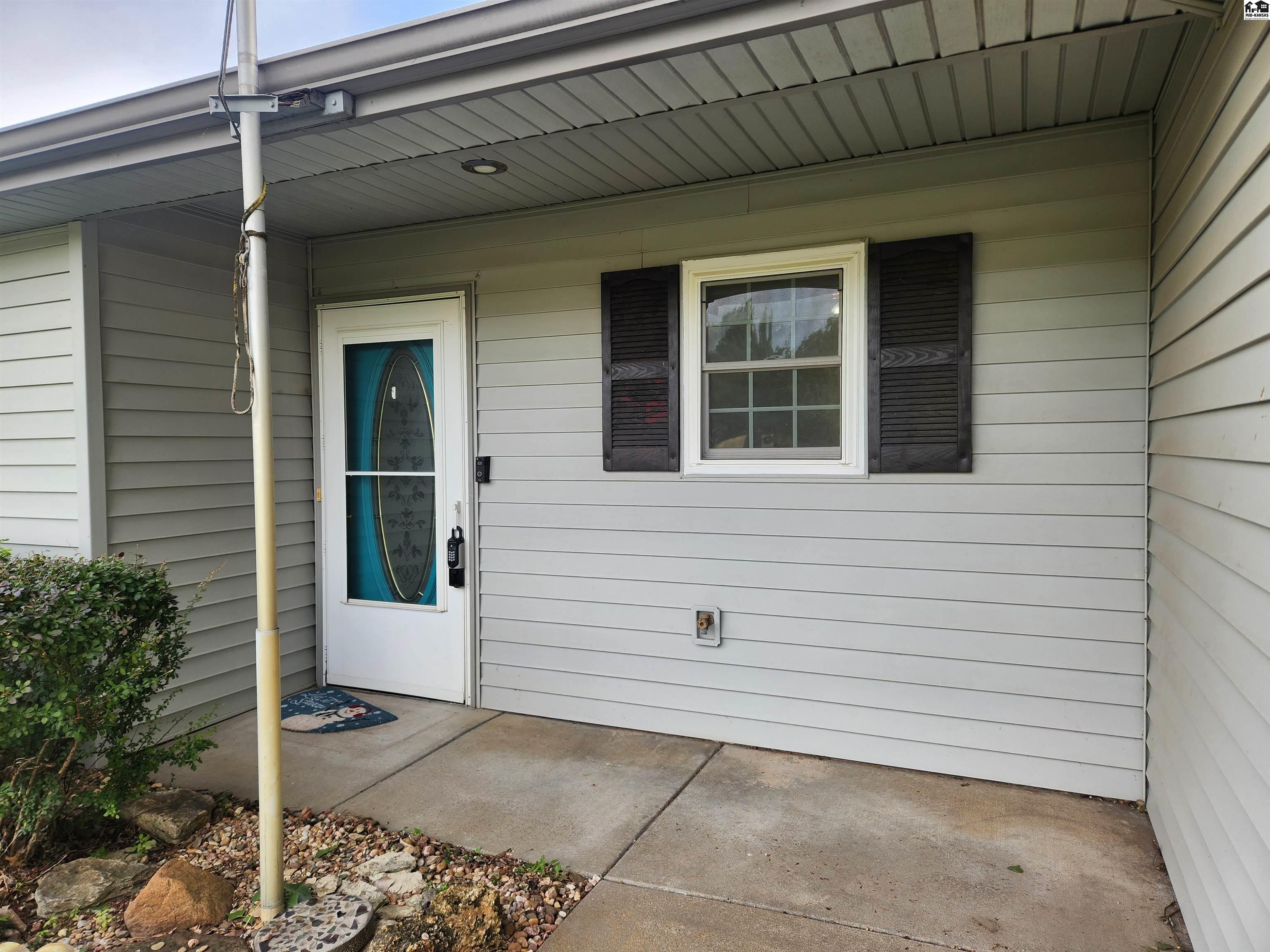 1913 E 33rd Avenue Hutchinson KS 67502