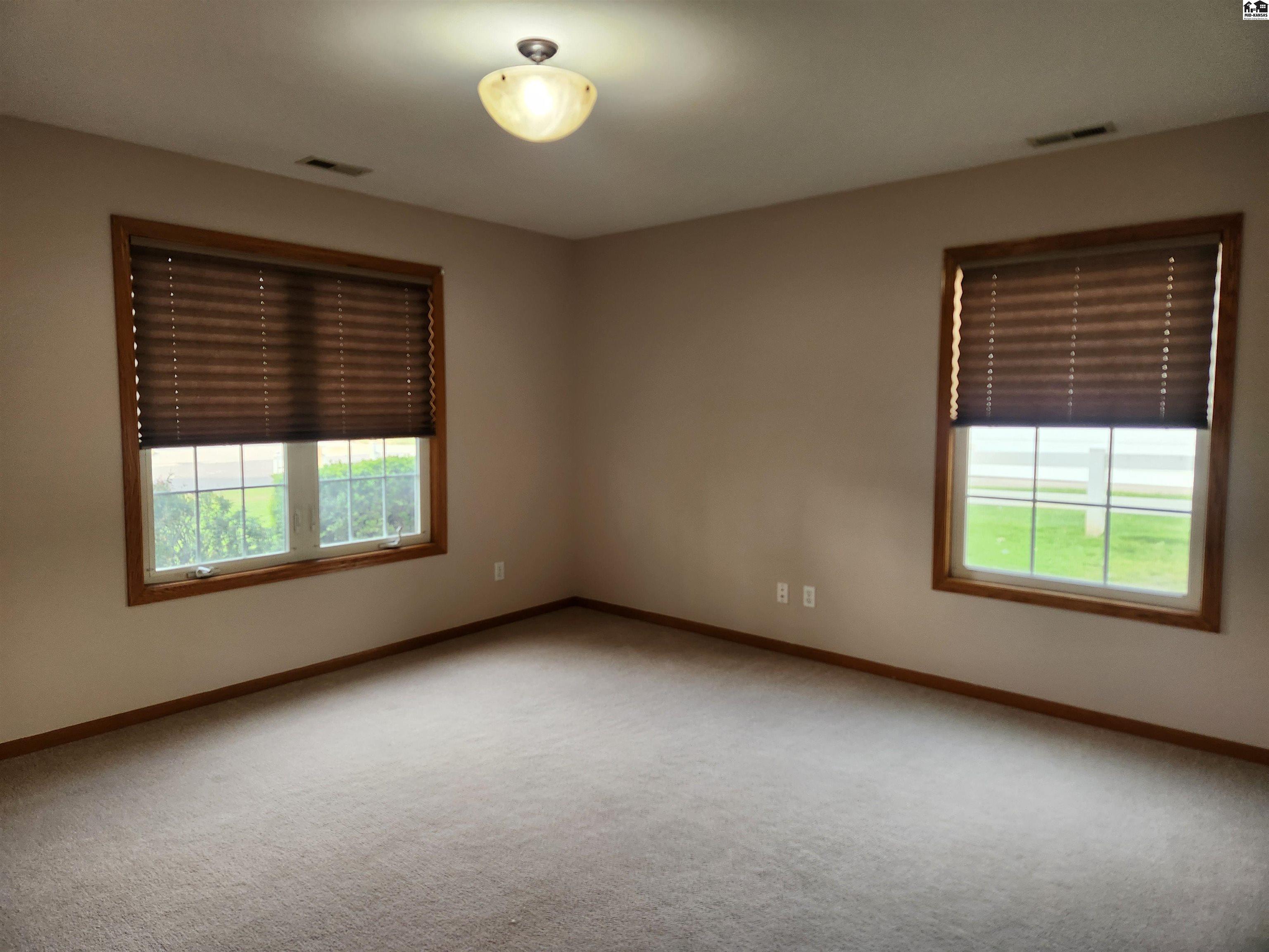1913 E 33rd Avenue Hutchinson KS 67502