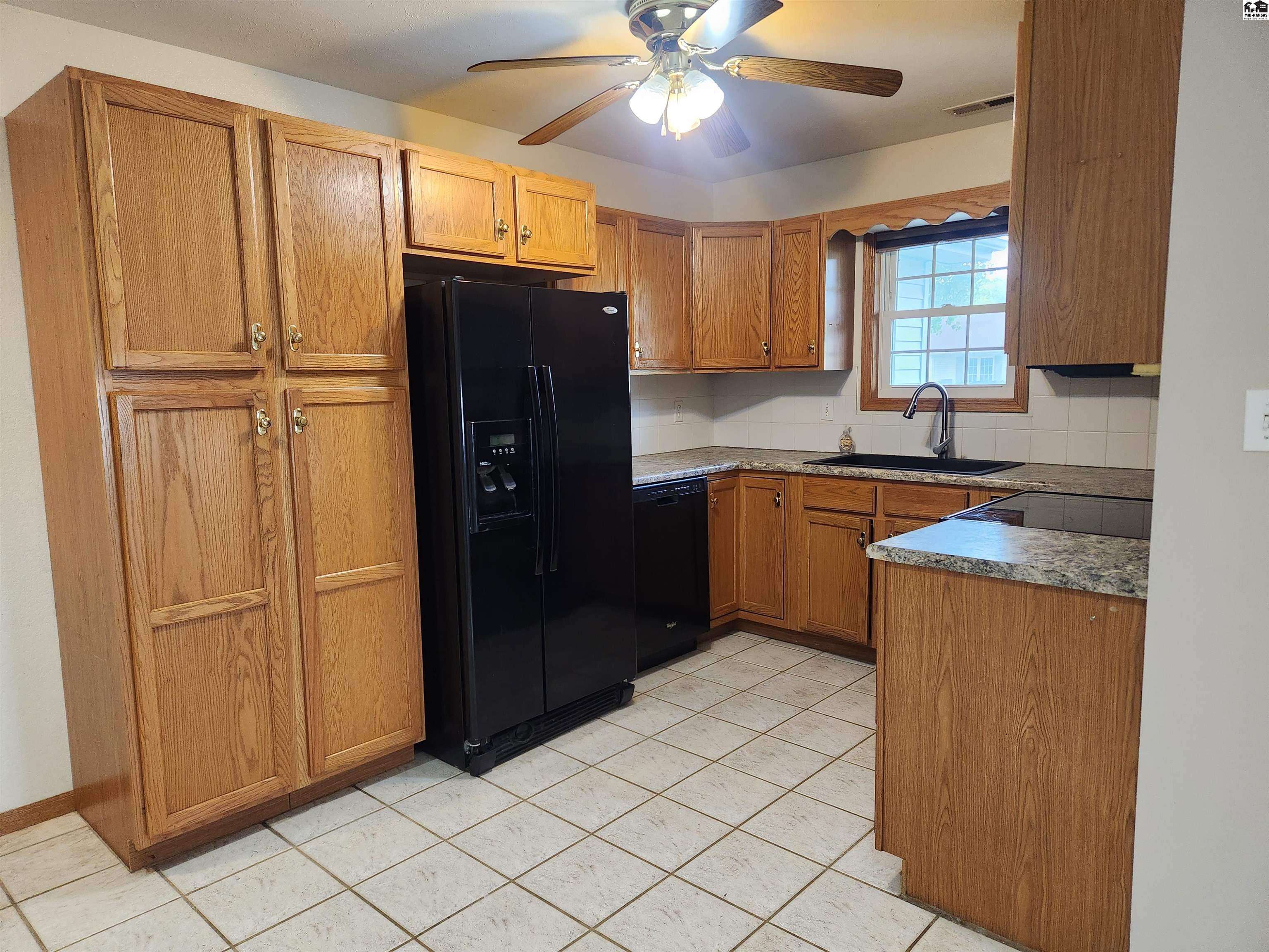 1913 E 33rd Avenue Hutchinson KS 67502