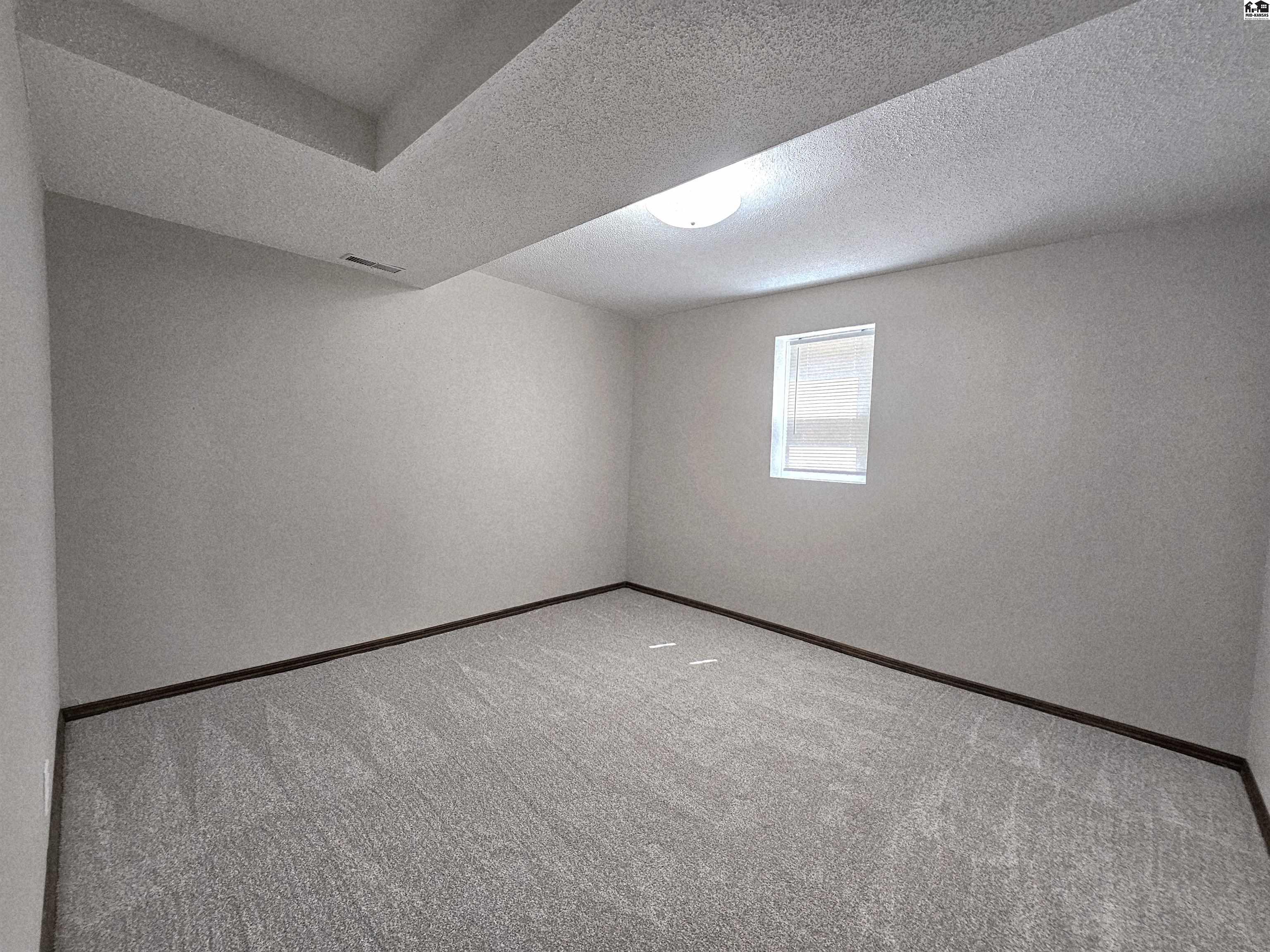 7402 N Lake Road Hutchinson KS 67502