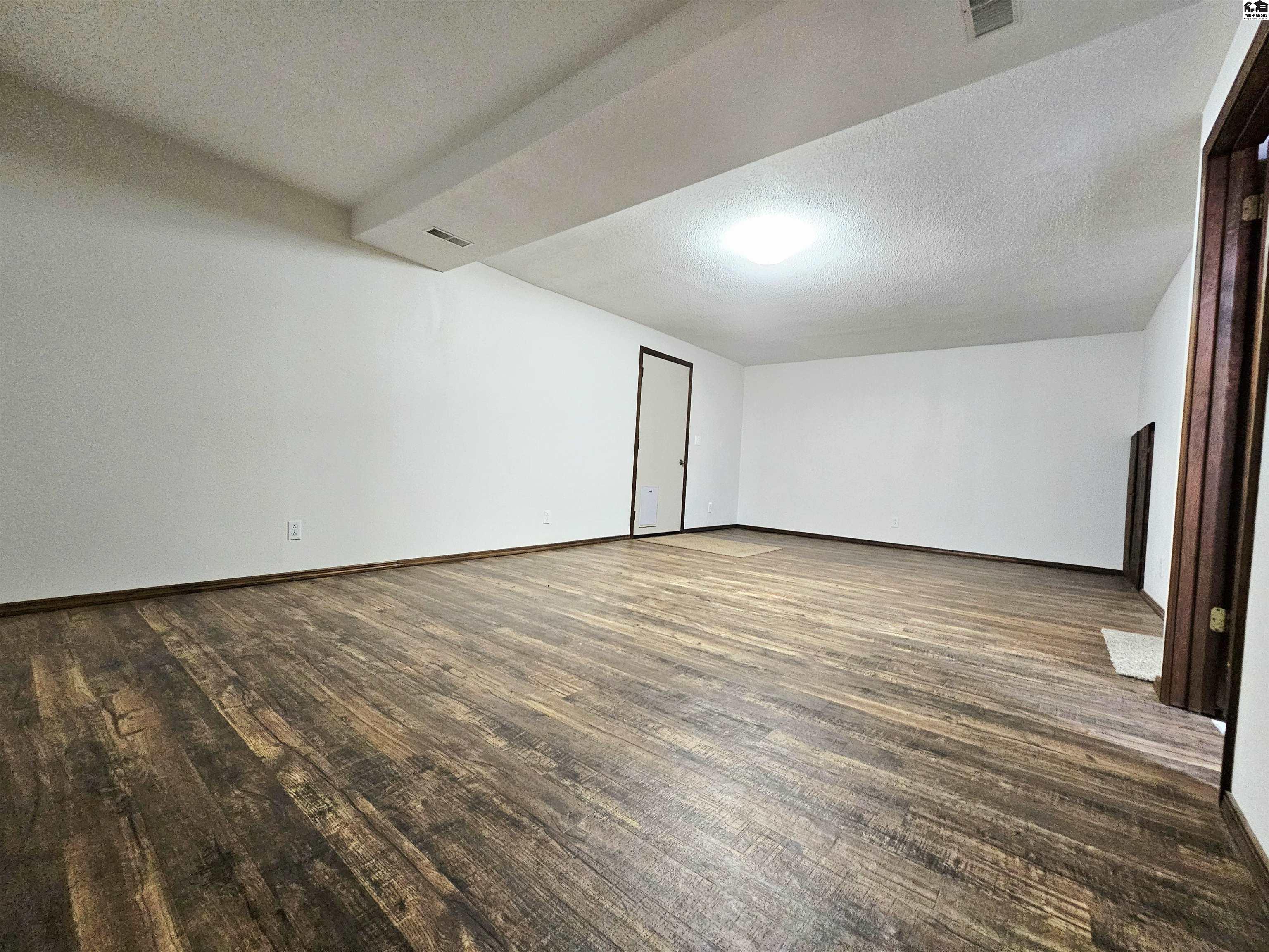 7402 N Lake Road Hutchinson KS 67502