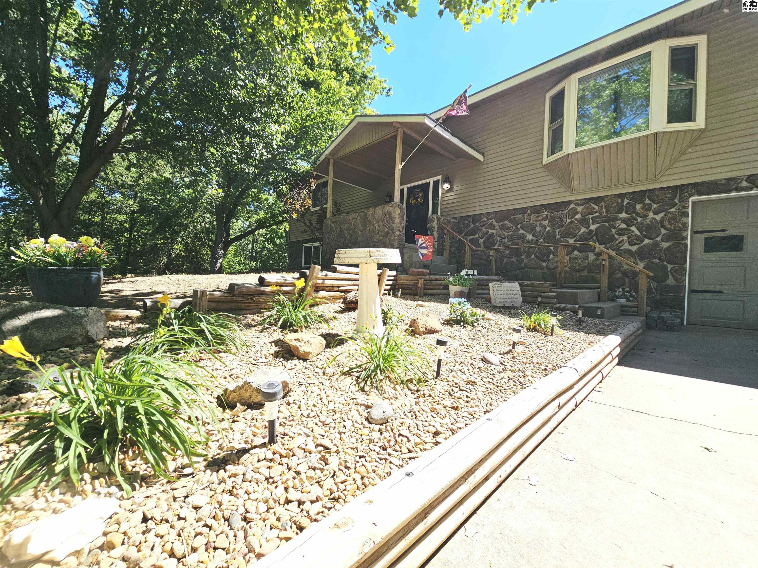 7402 N Lake Road Hutchinson KS 67502
