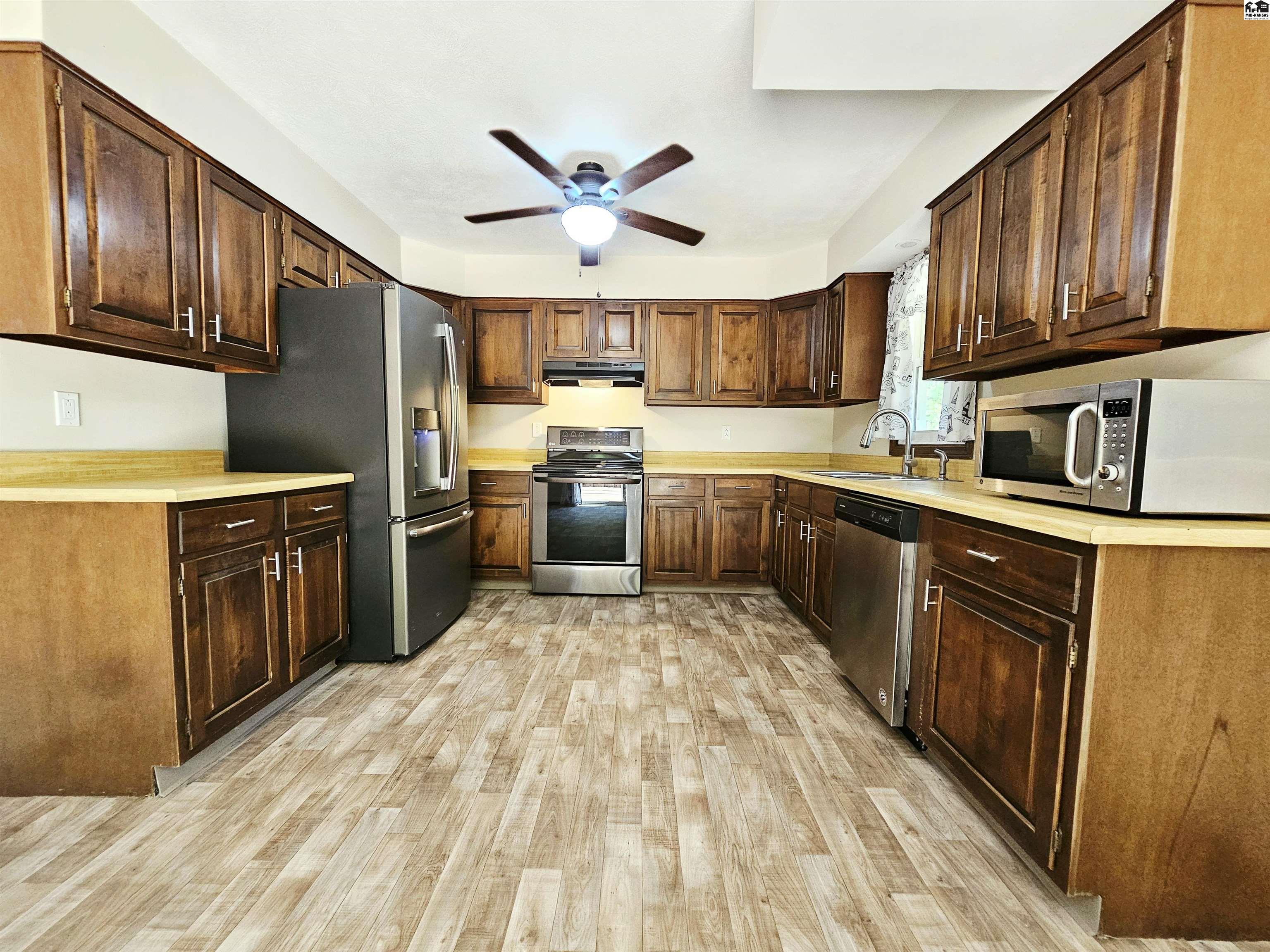 7402 N Lake Road Hutchinson KS 67502