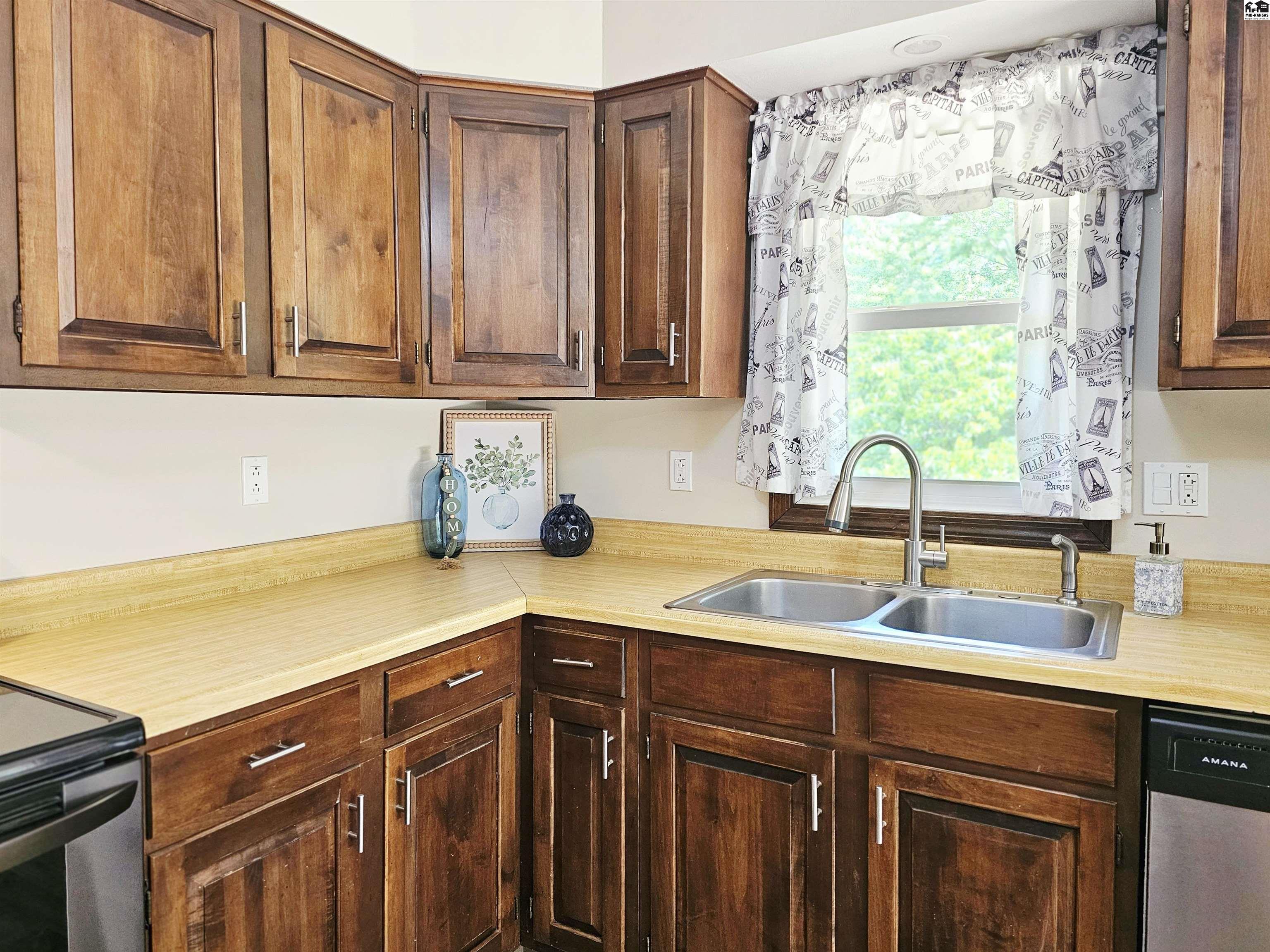 7402 N Lake Road Hutchinson KS 67502