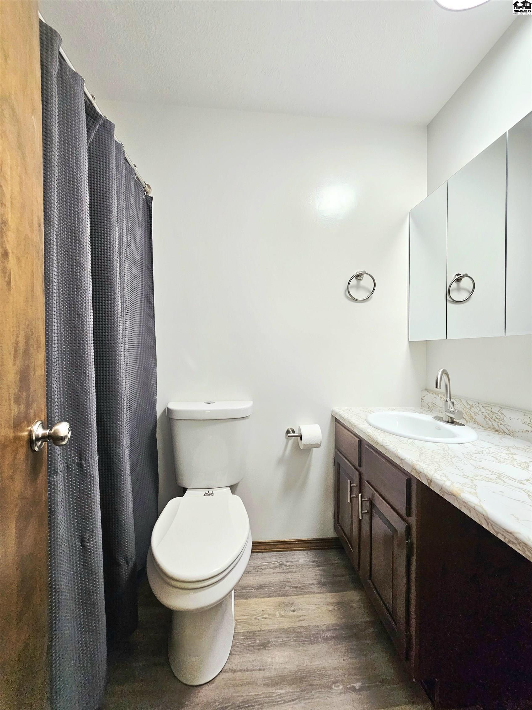 7402 N Lake Road Hutchinson KS 67502