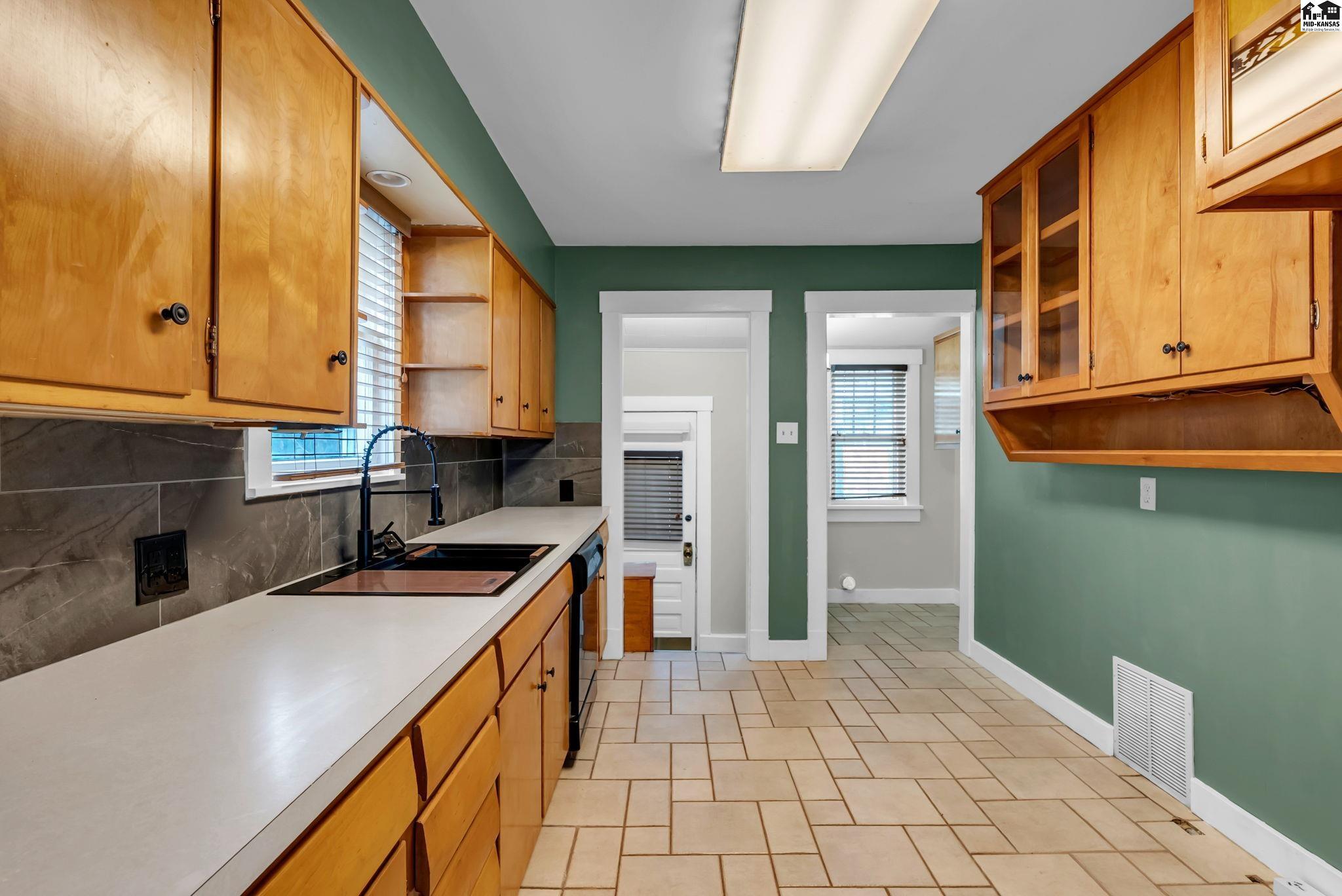 202 E 19th Avenue Hutchinson KS 67502