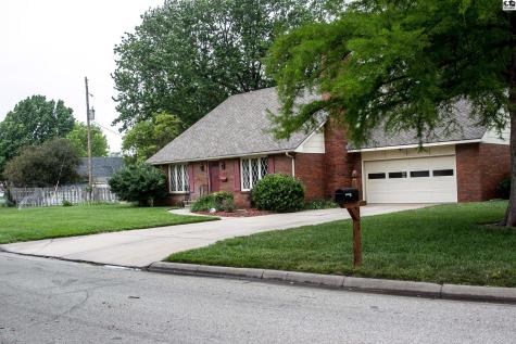 802 Bannock Burn Road Hutchinson KS 67502