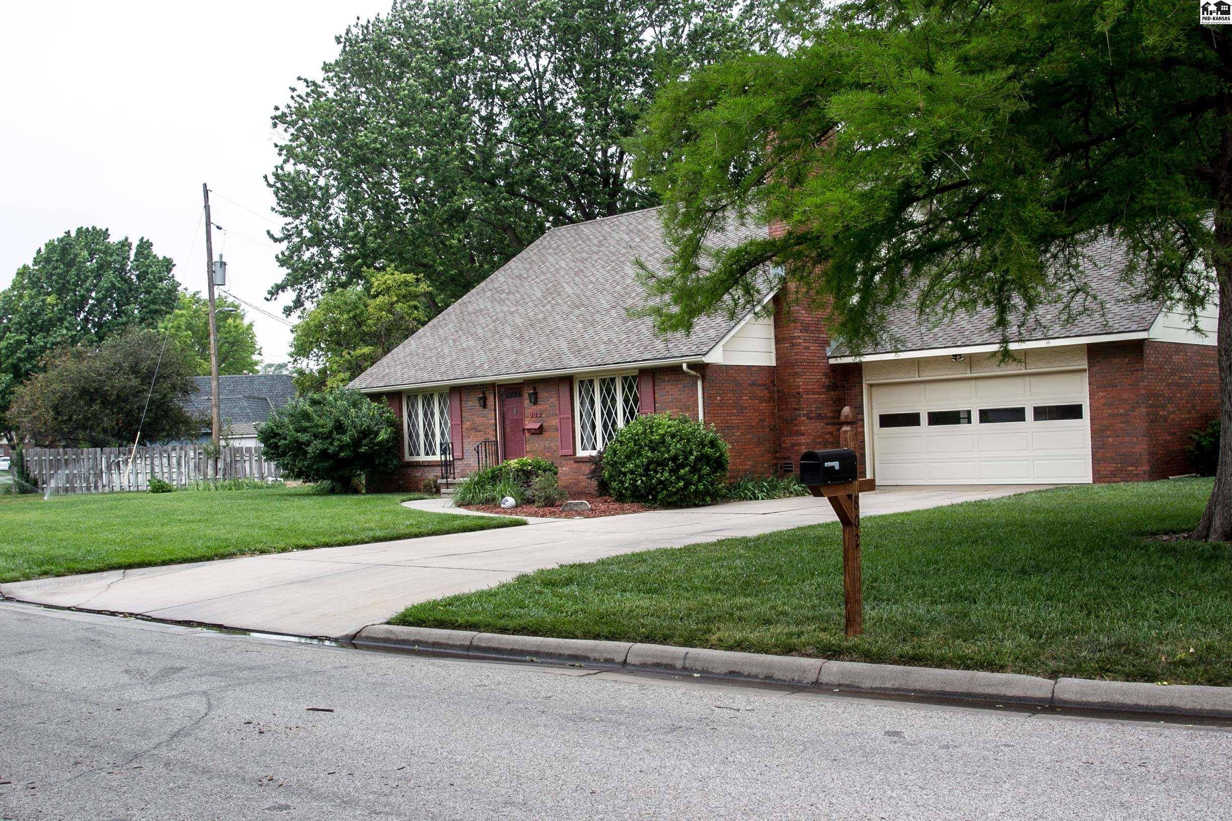 802 Bannock Burn Road Hutchinson KS 67502