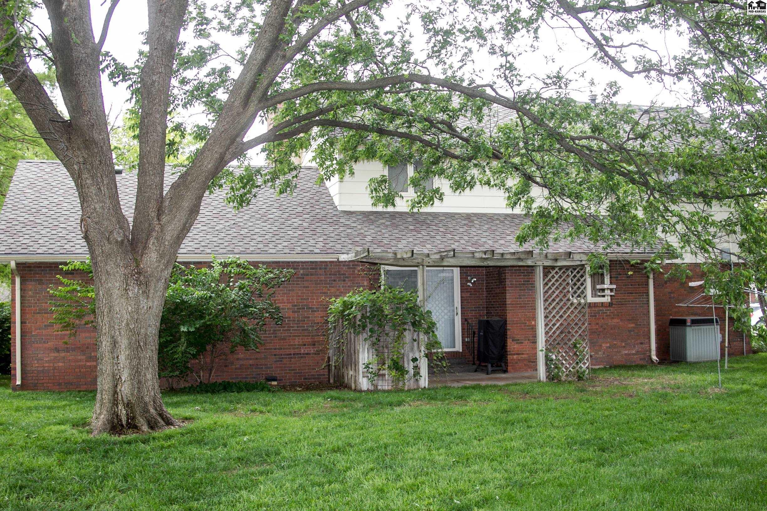 802 Bannock Burn Road Hutchinson KS 67502