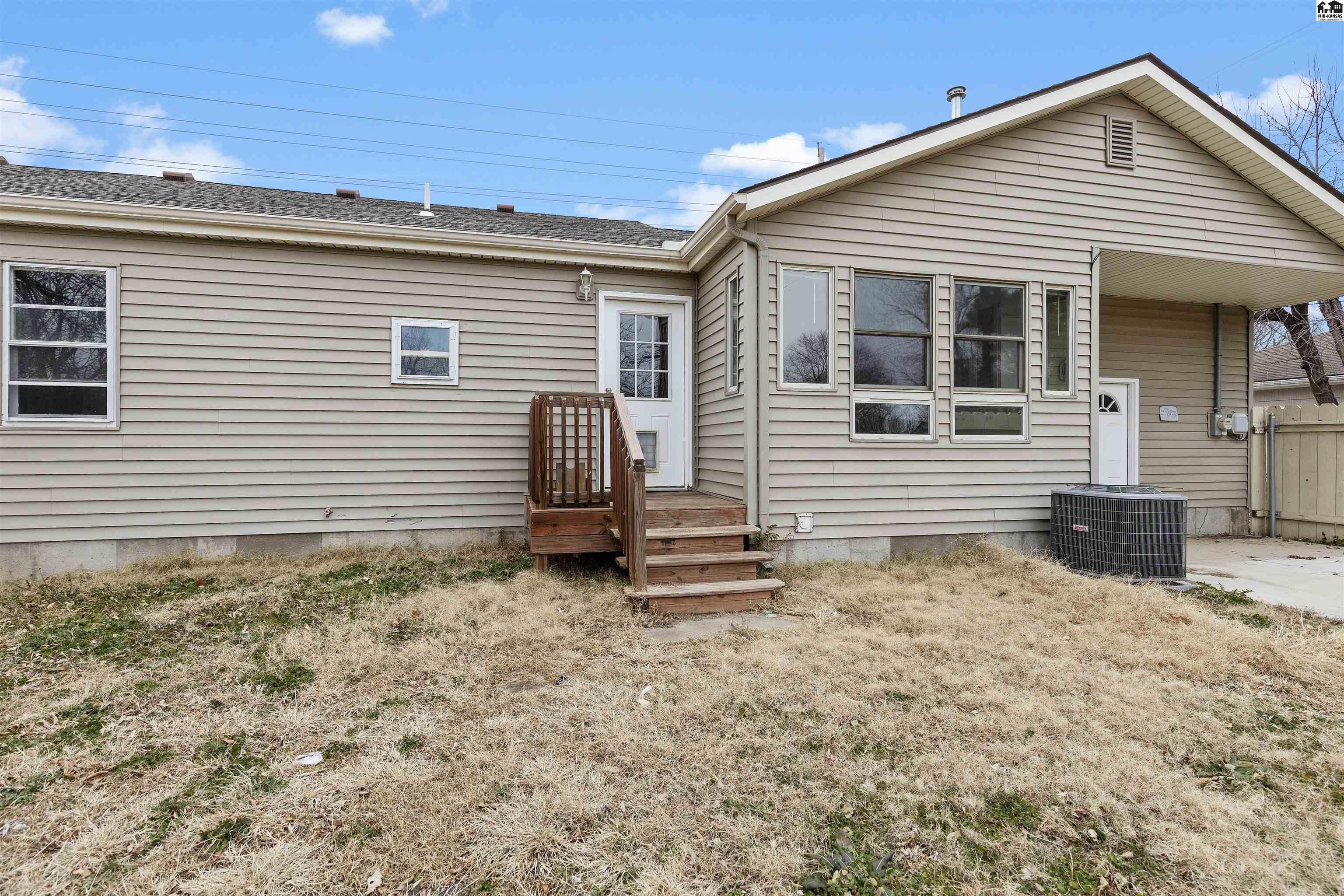 305 W 30th Avenue Hutchinson KS 67502