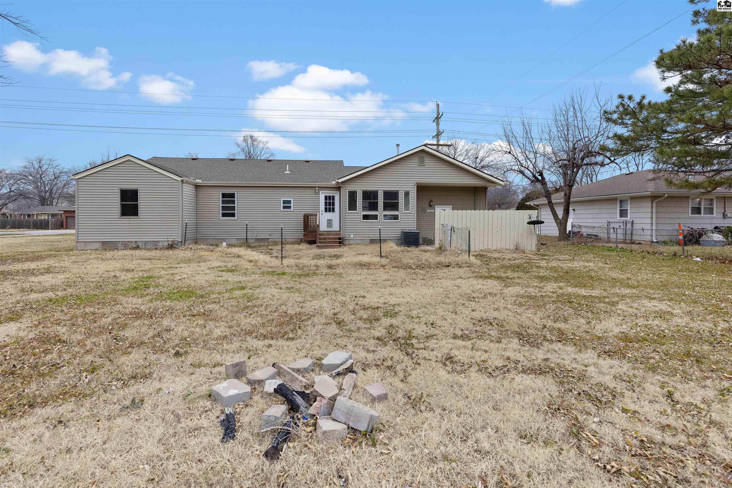 305 W 30th Avenue Hutchinson KS 67502