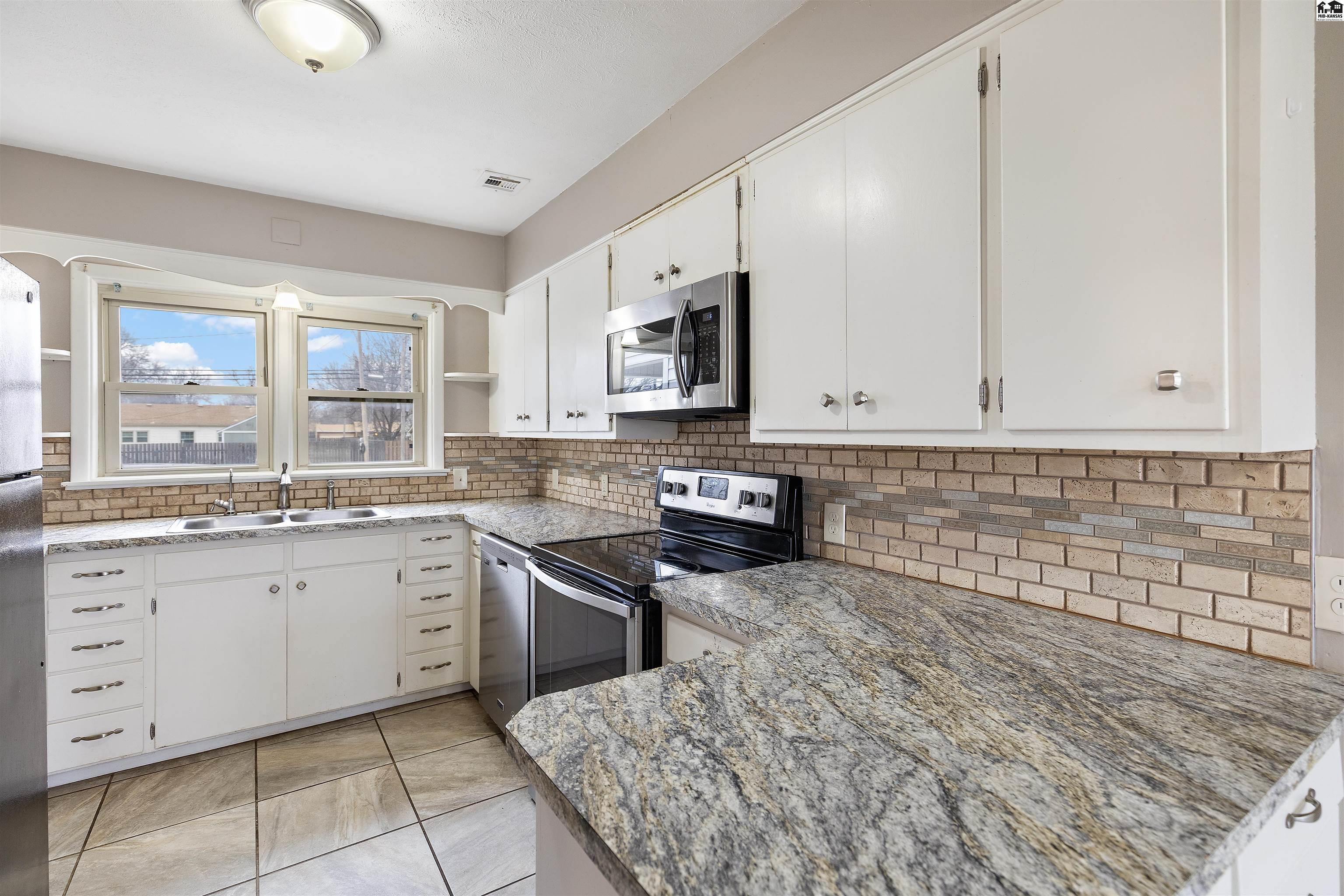 305 W 30th Avenue Hutchinson KS 67502